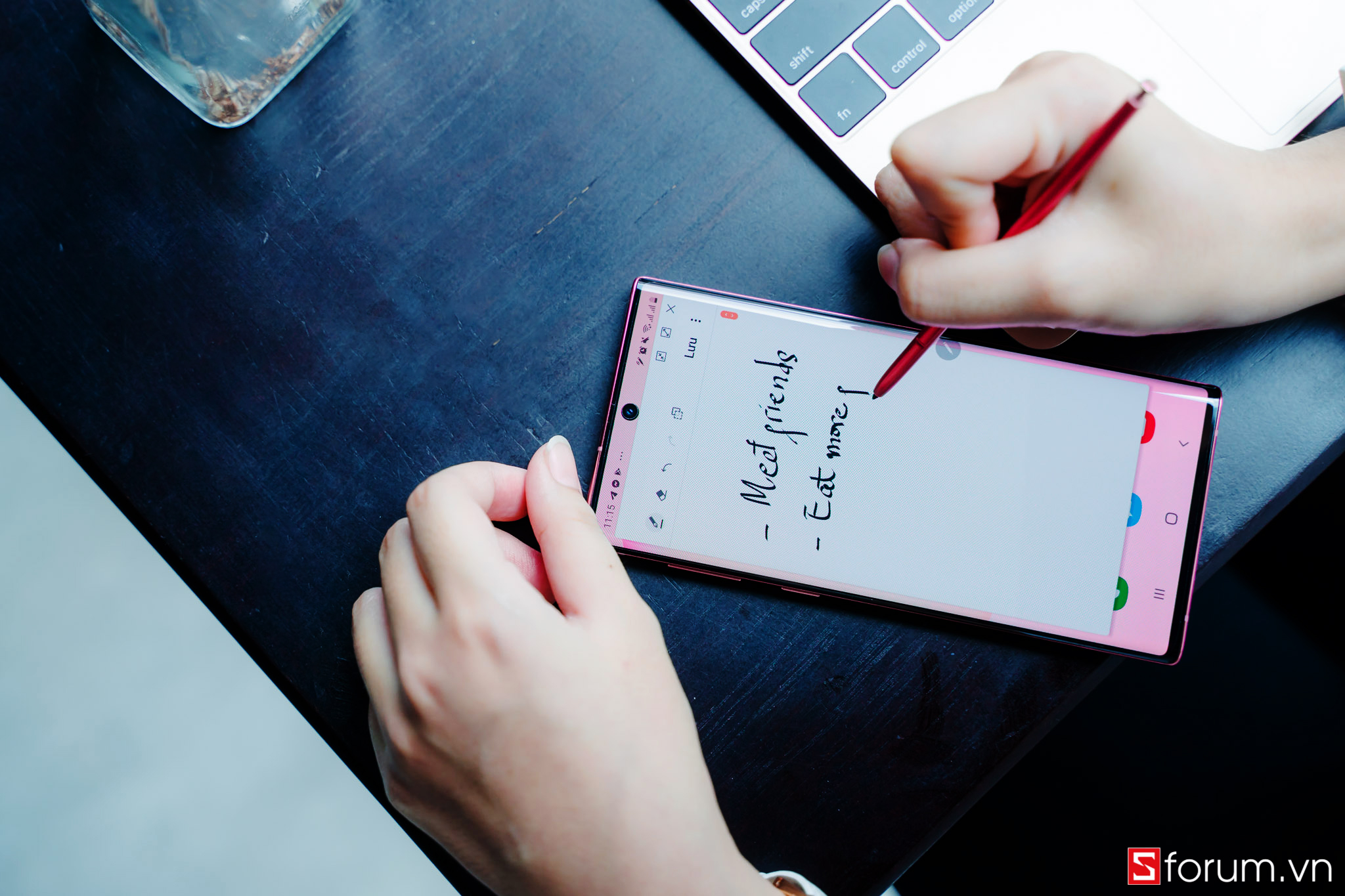 Sforum - Trang thông tin công nghệ mới nhất Galaxy-Note-10-pink-8 Mời chiêm ngưỡng vẻ đẹp sang trọng, quý phái của Galaxy Note 10 Aura Pink 