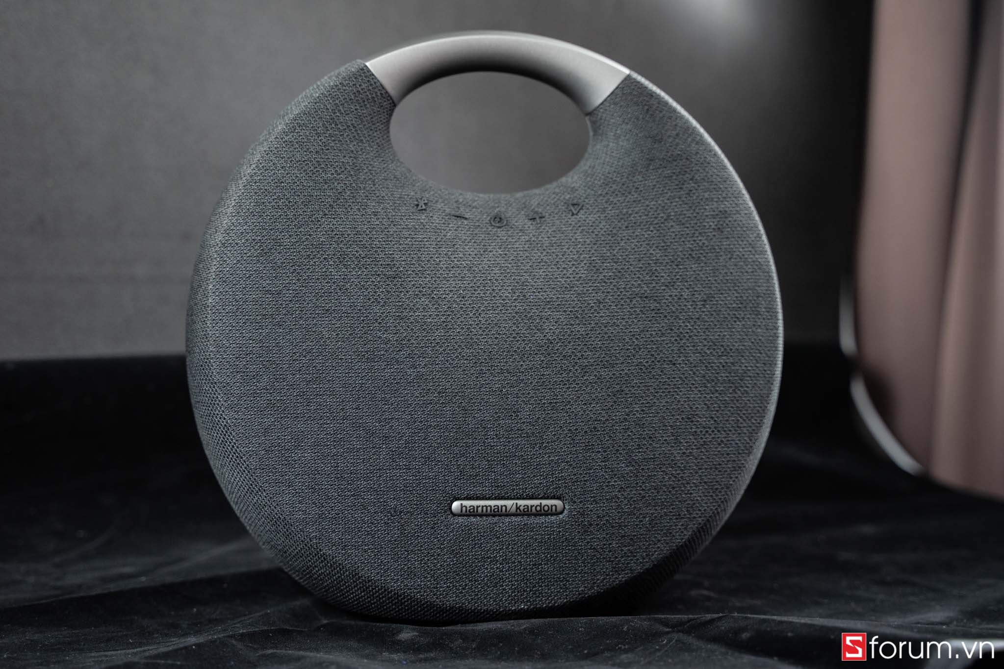 Sforum - Trang thÃ´ng tin cÃ´ng nghá» má»i nháº¥t tren-tay-harman-kardon-onyx-studio-5-1 TrÃªn tay Onyx Studio 5: QuÃ  táº·ng 