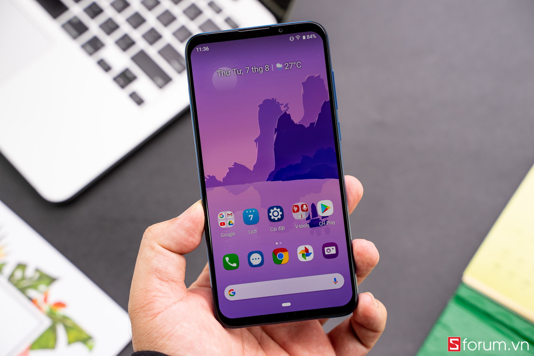 Sforum - Trang thông tin công nghệ mới nhất vsmart-live-3 Trên tay Vsmart Live: Viền màn hình mỏng, Snapdragon 675, RAM 6GB, vân tay trong màn hình,... 
