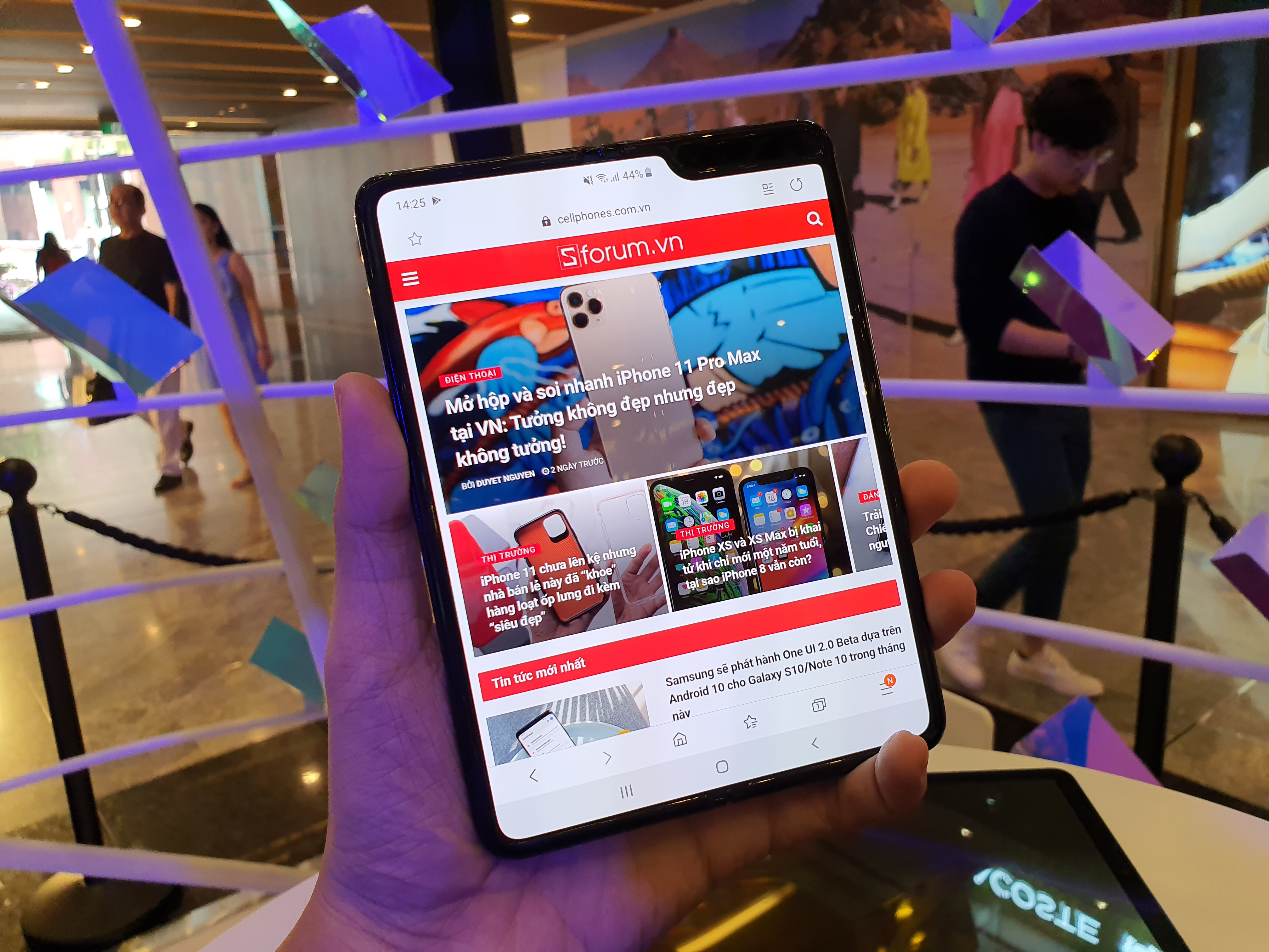 Sforum - Trang thông tin công nghệ mới nhất 20190919_142542 Trên tay Galaxy Fold: Màn hình 