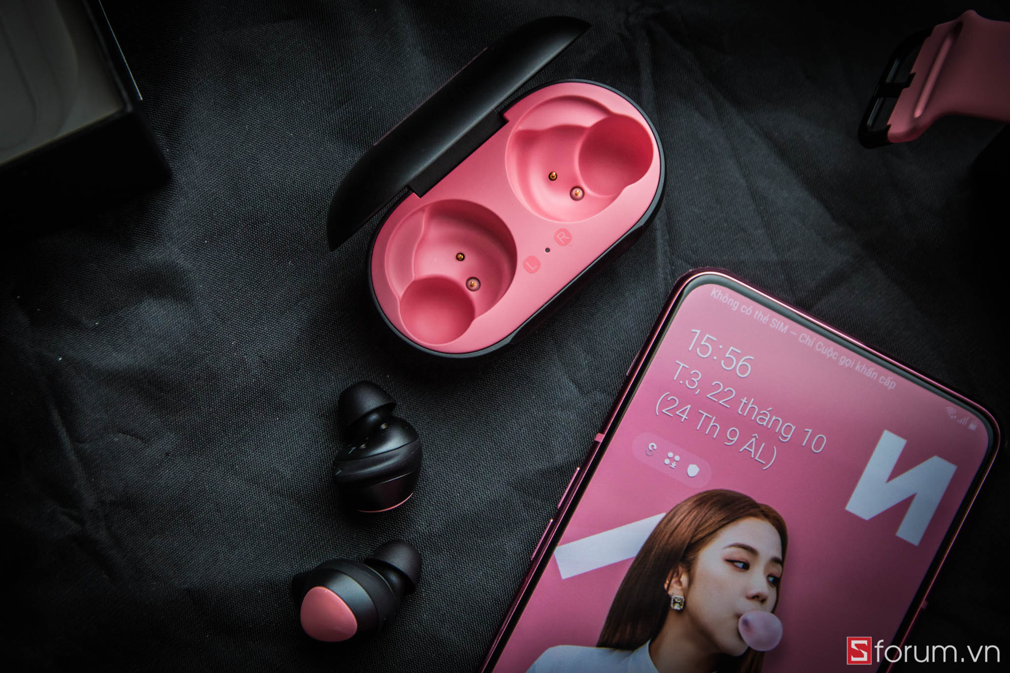 Trên tay Galaxy Buds BLACKPINK