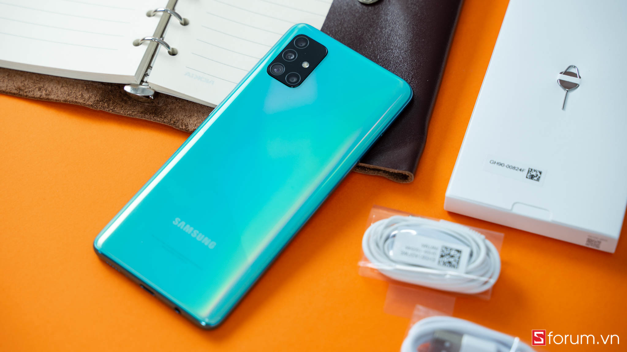 Sforum - Trang thông tin công nghệ mới nhất Galaxy-A51-xanh-16 Mở hộp và trên tay nhanh Galaxy A51 màu xanh: Màn hình Infinity-O, camera macro chuyên dụng, giá hấp dẫn 