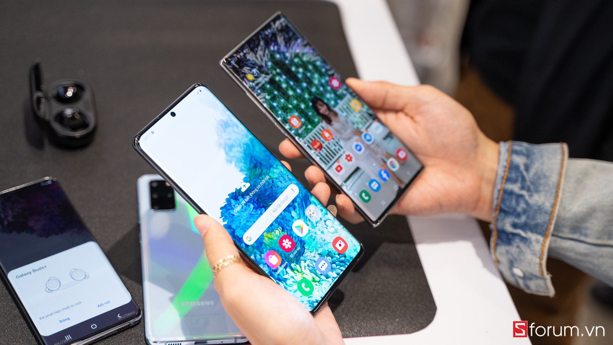 Sforum - Trang thông tin công nghệ mới nhất Galaxy-S20-series-5 Trên tay Galaxy S20 series tại Việt Nam: Viền màn hình mỏng, màu sắc bắt mắt, ít cong hơn 