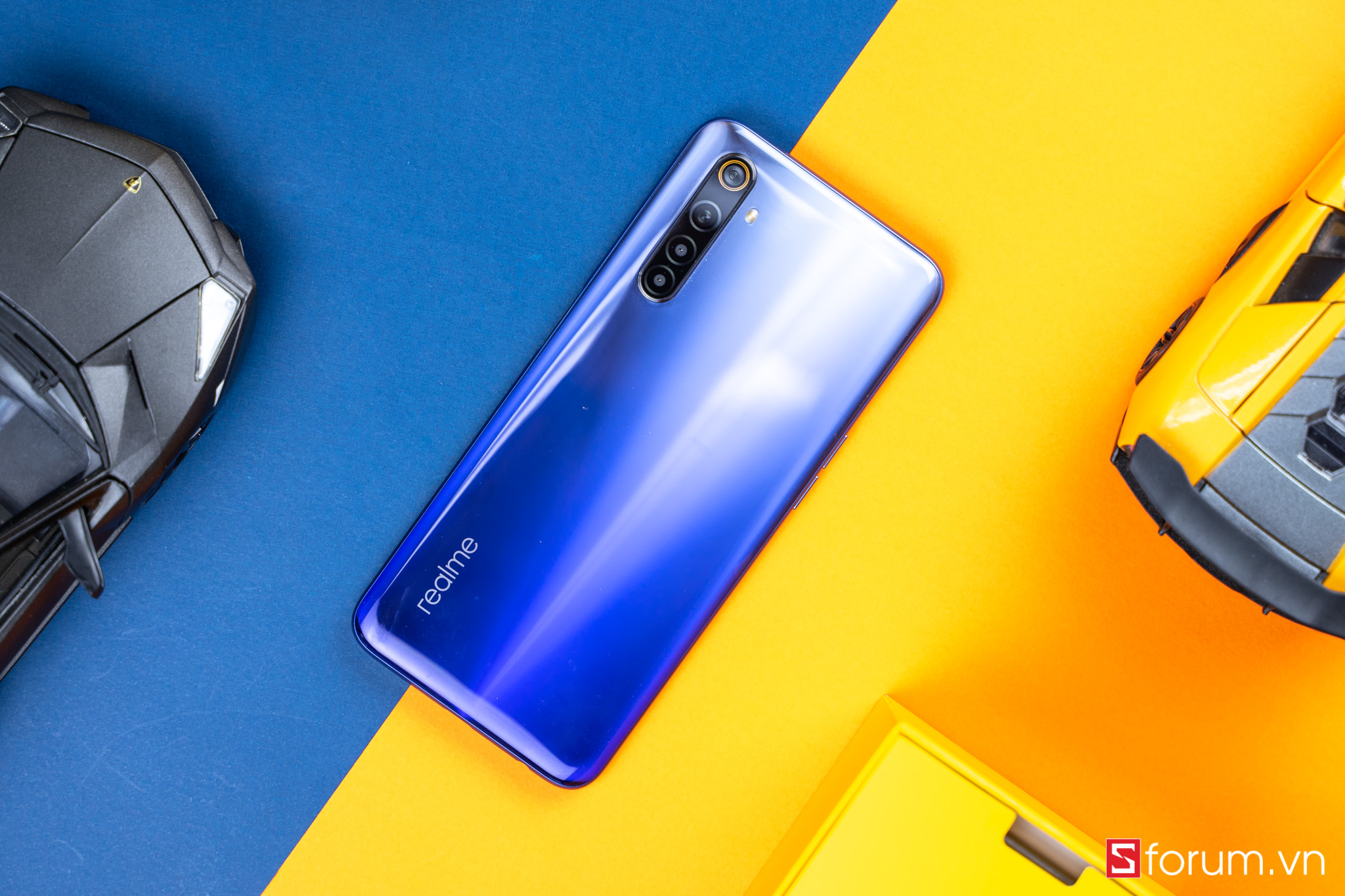 Sforum - Trang thông tin công nghệ mới nhất Realme-6-05697 Mở hộp và trải nghiệm nhanh Realme 6: Màn hình 90Hz, 4 camera 64MP, sạc nhanh 30W 
