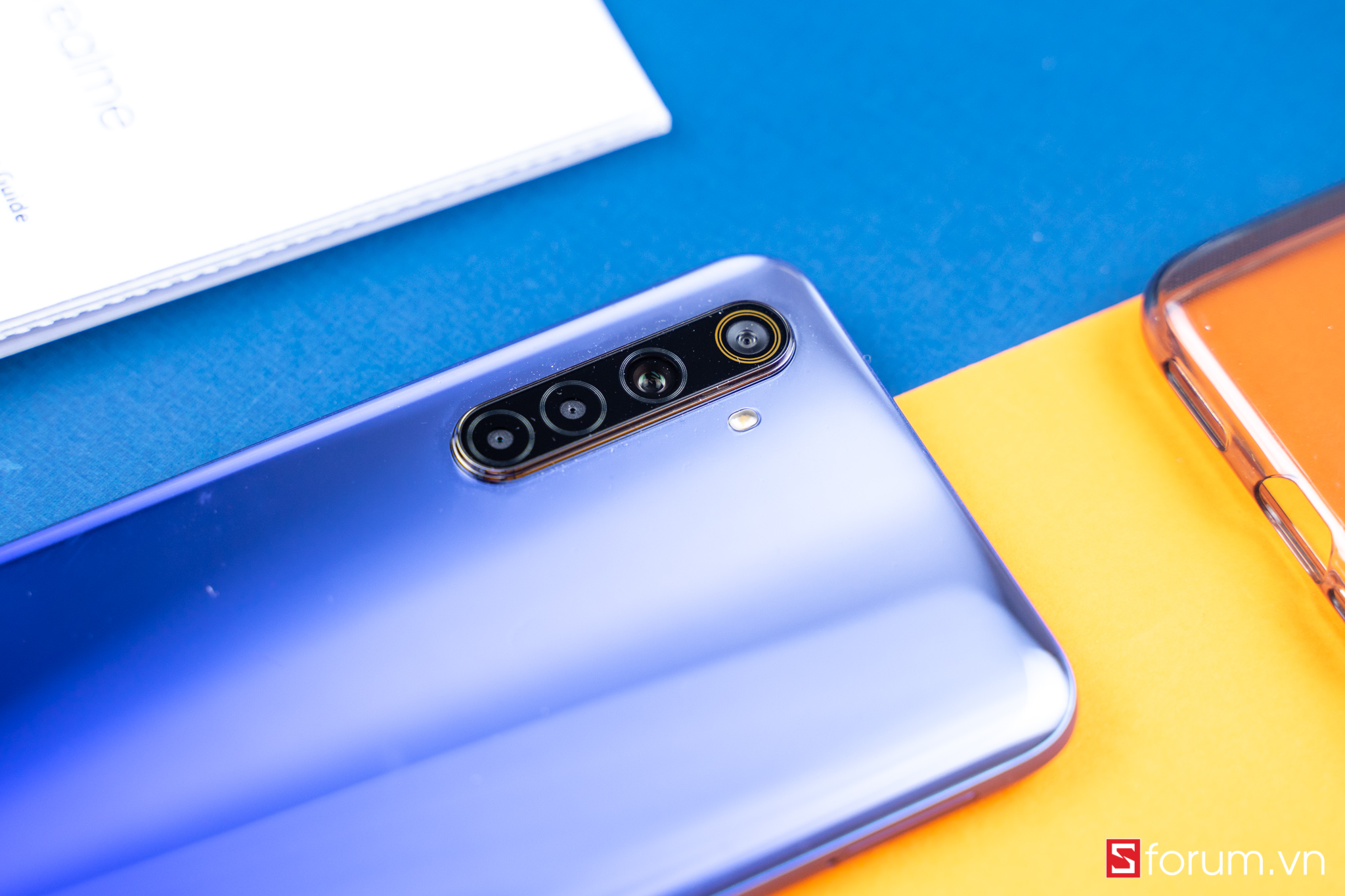 Sforum - Trang thông tin công nghệ mới nhất Realme-6-05704 Mở hộp và trải nghiệm nhanh Realme 6: Màn hình 90Hz, 4 camera 64MP, sạc nhanh 30W 