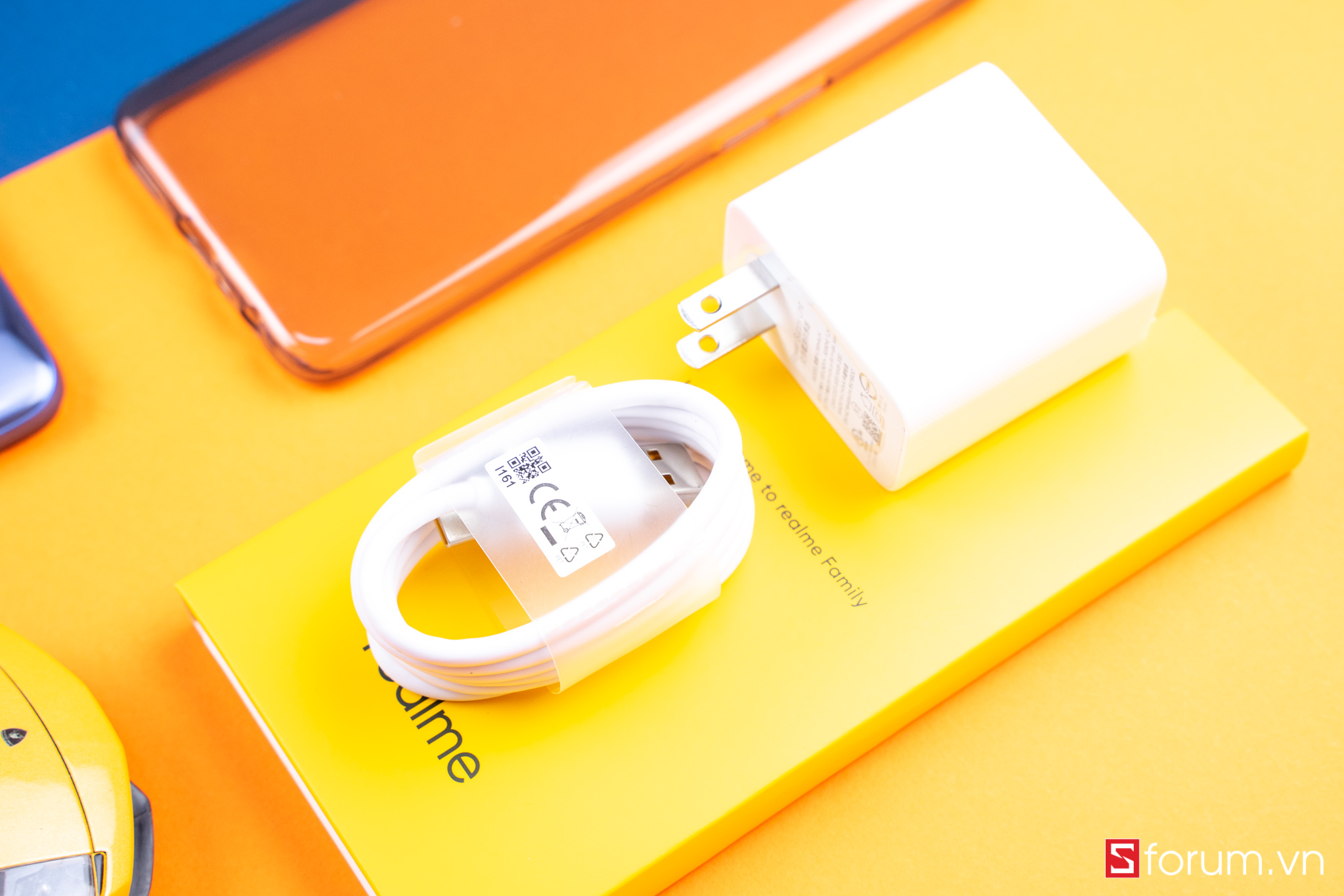 Sforum - Trang thông tin công nghệ mới nhất Realme-6-05710 Mở hộp và trải nghiệm nhanh Realme 6: Màn hình 90Hz, 4 camera 64MP, sạc nhanh 30W 