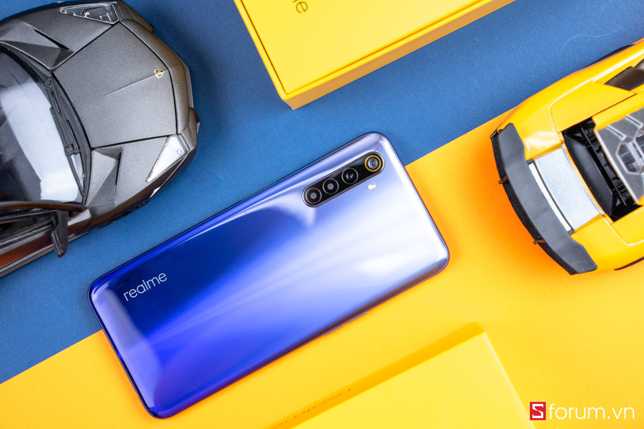 Sforum - Trang thông tin công nghệ mới nhất Realme-6-05716 Mở hộp và trải nghiệm nhanh Realme 6: Màn hình 90Hz, 4 camera 64MP, sạc nhanh 30W 
