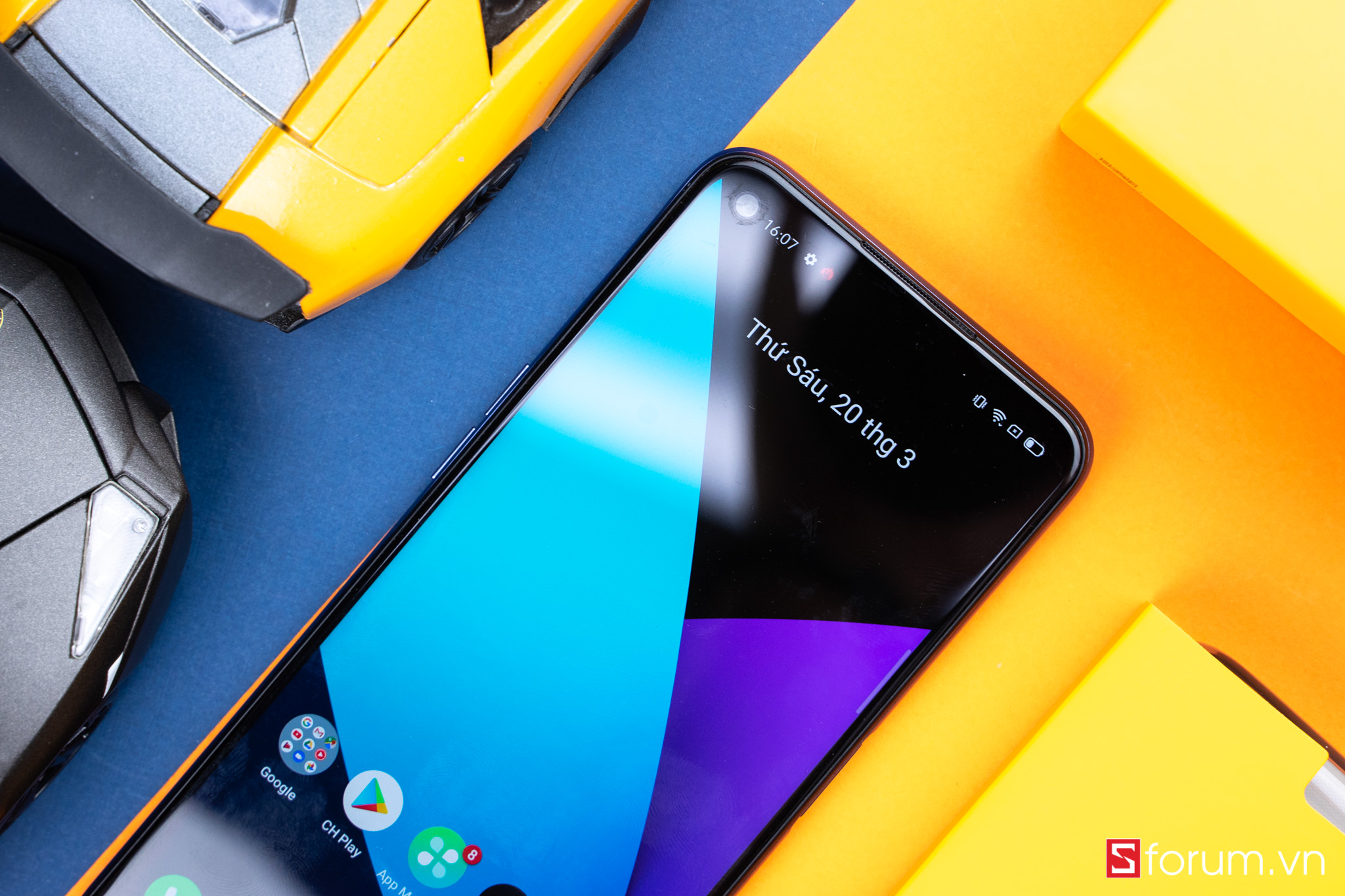 Sforum - Trang thông tin công nghệ mới nhất Realme-6-05745 Mở hộp và trải nghiệm nhanh Realme 6: Màn hình 90Hz, 4 camera 64MP, sạc nhanh 30W 