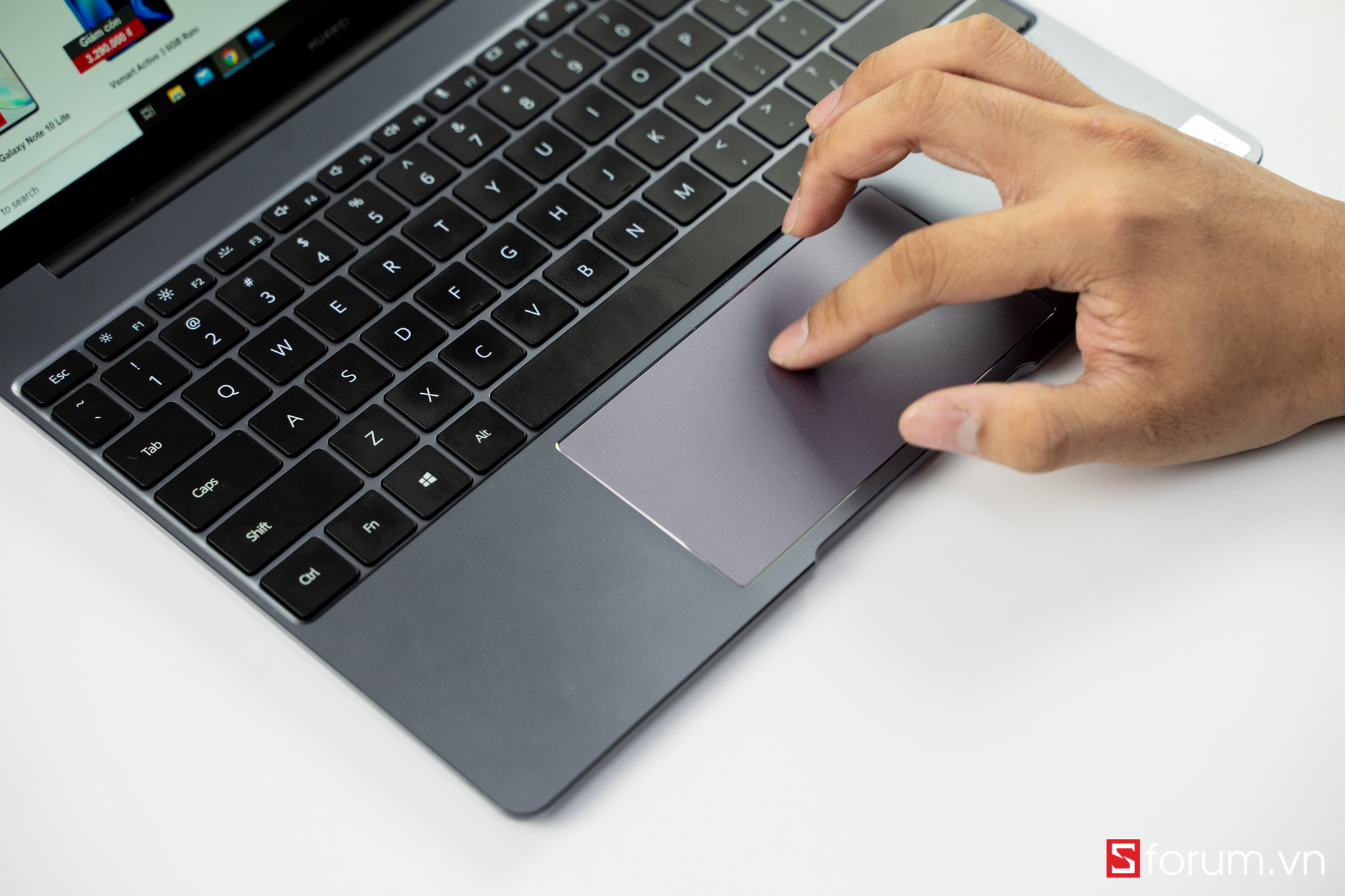 Sforum - Trang thông tin công nghệ mới nhất Huawei-Matebook-13-14 Trên tay Huawei Matebook 13: Đây chính là đối thủ của Macbook Air? 