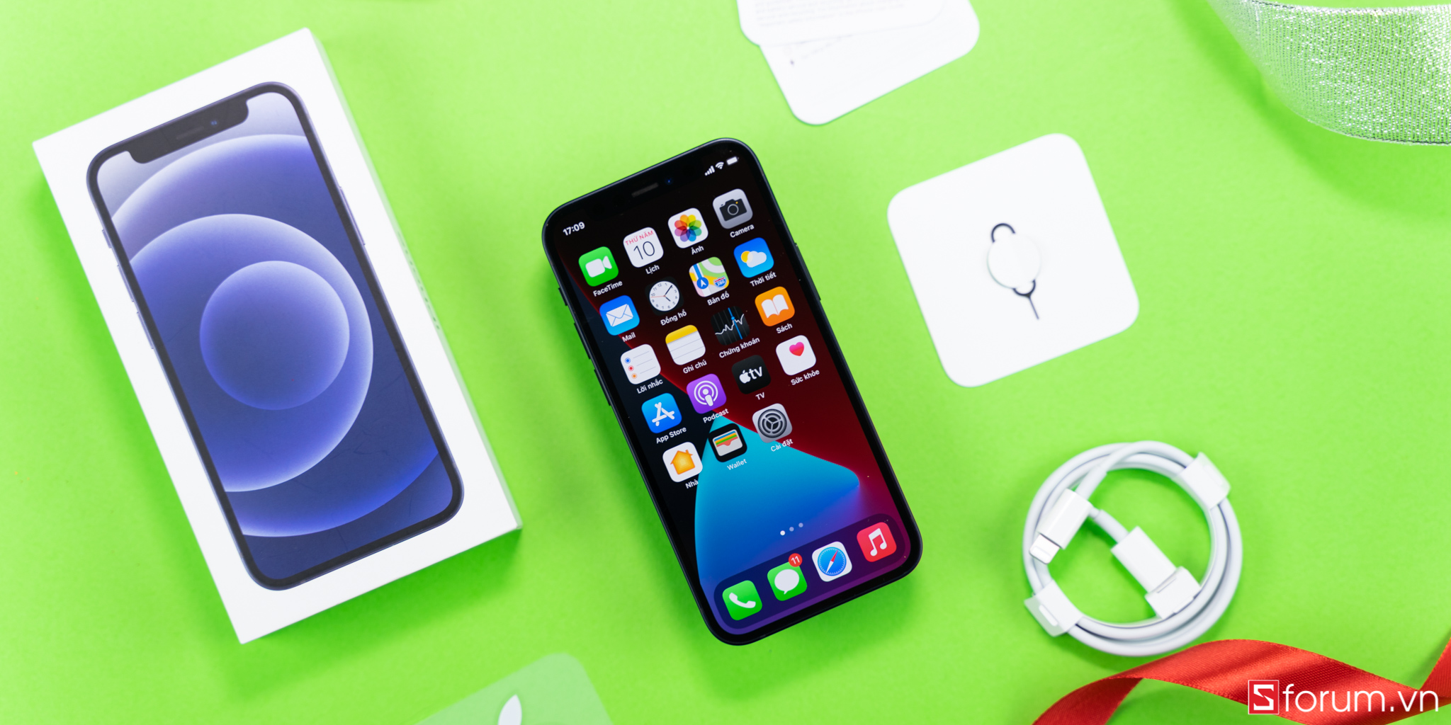 Trên tay và trải nghiệm nhanh iPhone 12 Mini: Chiếc điện thoại đi ngược thời đại