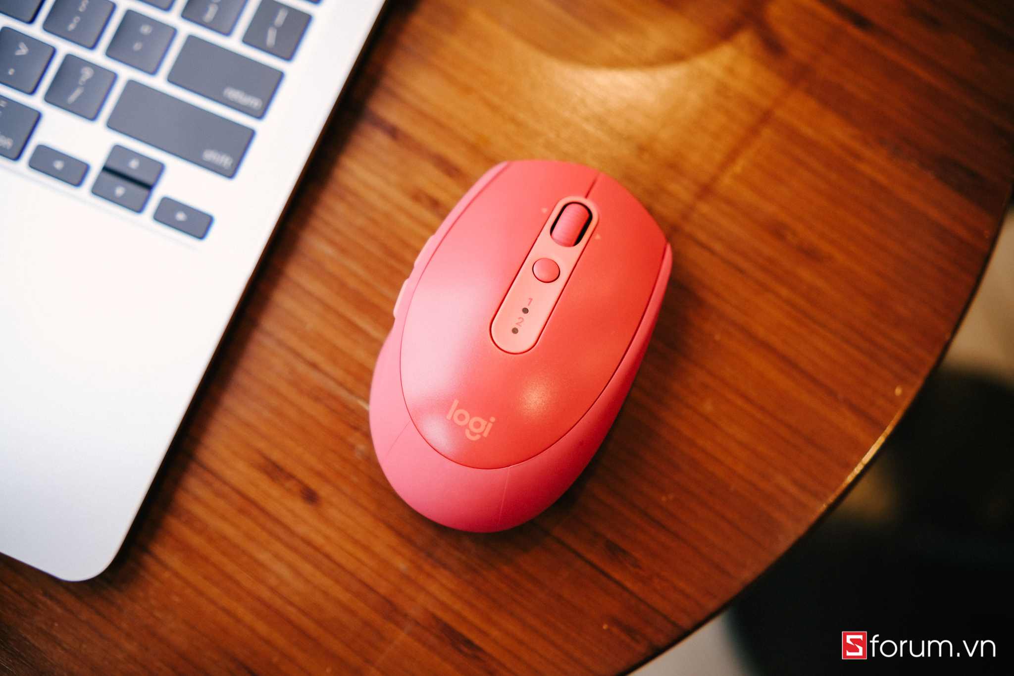 Trên tay Logitech M590: Chuột không dây giá rẻ, có chống ồn, nhiều tính ...