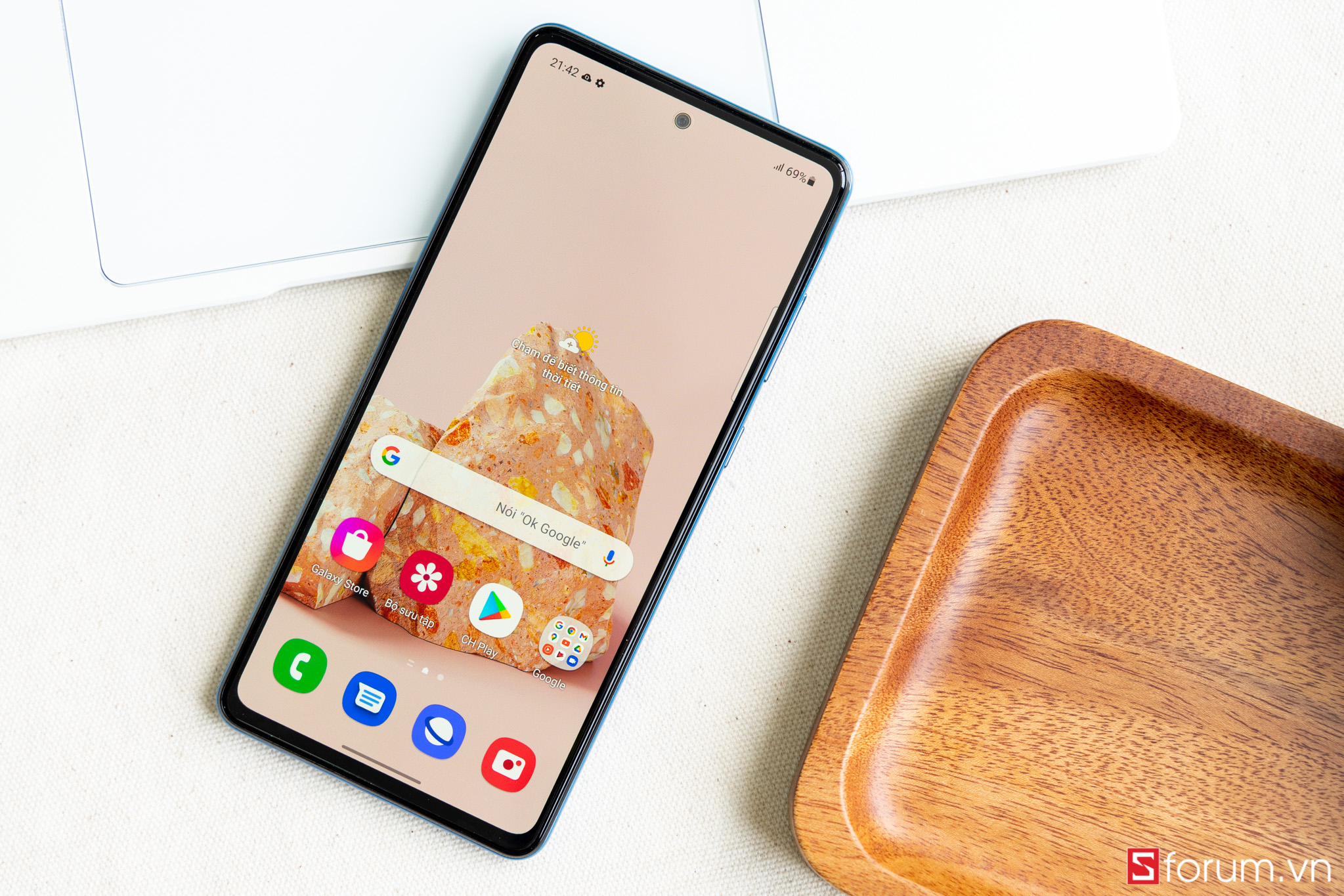 Sforum - Trang thông tin công nghệ mới nhất Galaxy-72-full-box-4 Đánh giá Galaxy A72: Màn hình lớn 90Hz trải nghiệm ấn tượng, camera chống rung OIS trên cả 2 ống kính, chỉ hơn 10 triệu tại CellphoneS quá hấp dẫn 
