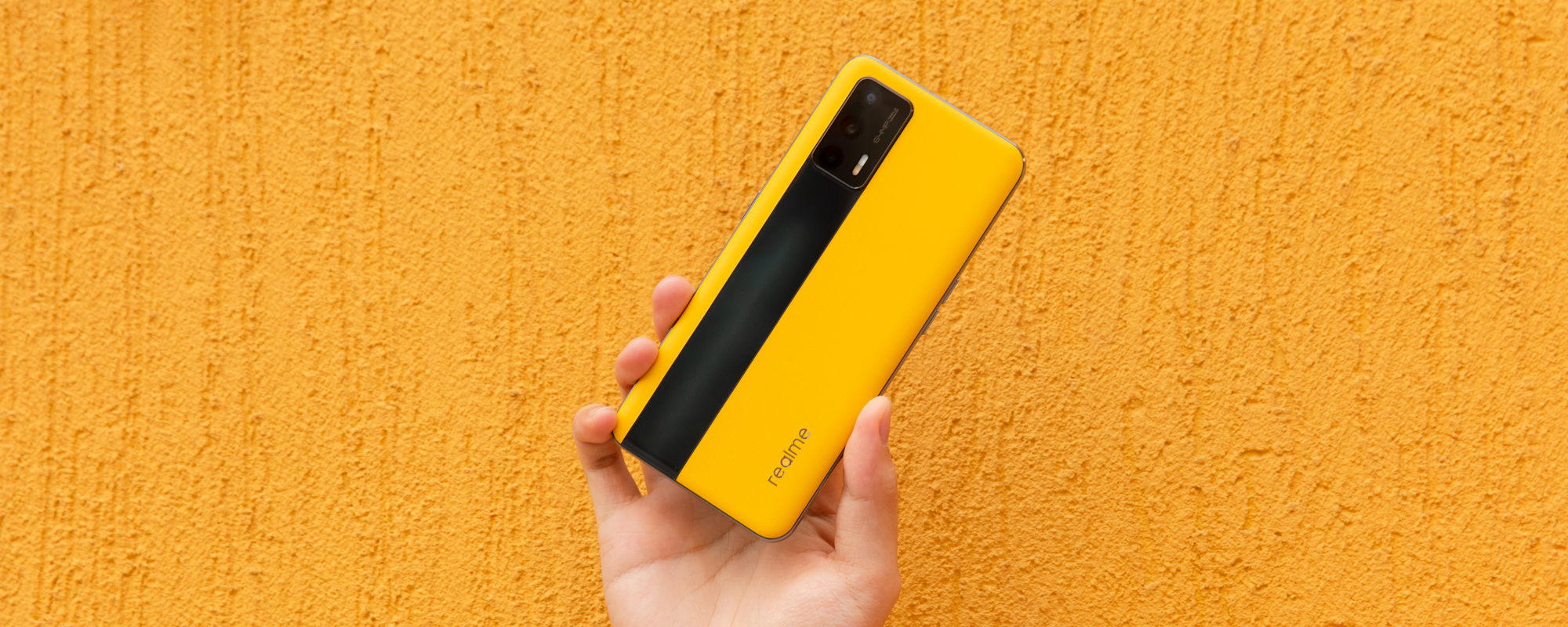 Sforum - Trang thông tin công nghệ mới nhất can-canh-Realme-GT-5G-1 Cận cảnh Realme GT 5G, chiếc flagship đầu tiên của Realme dùng chip Snapdragon 888, giá chỉ 9.96 triệu đồng 