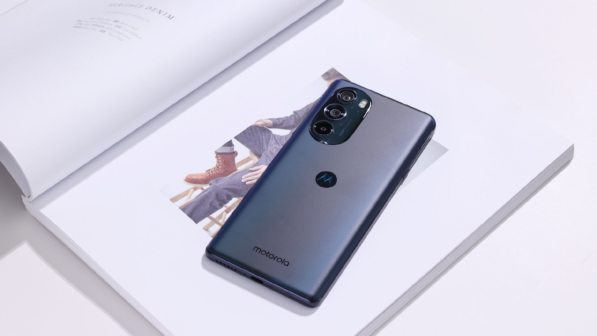Sforum - Trang thông tin công nghệ mới nhất 62de8390ly4gx7v93oy57j21hc0u0tcl Trên tay Motorola Edge X30: Smartphone đầu tiên trên thế giới dùng chip Snapdragon 8 Gen 1, giá chỉ 11 triệu đồng 