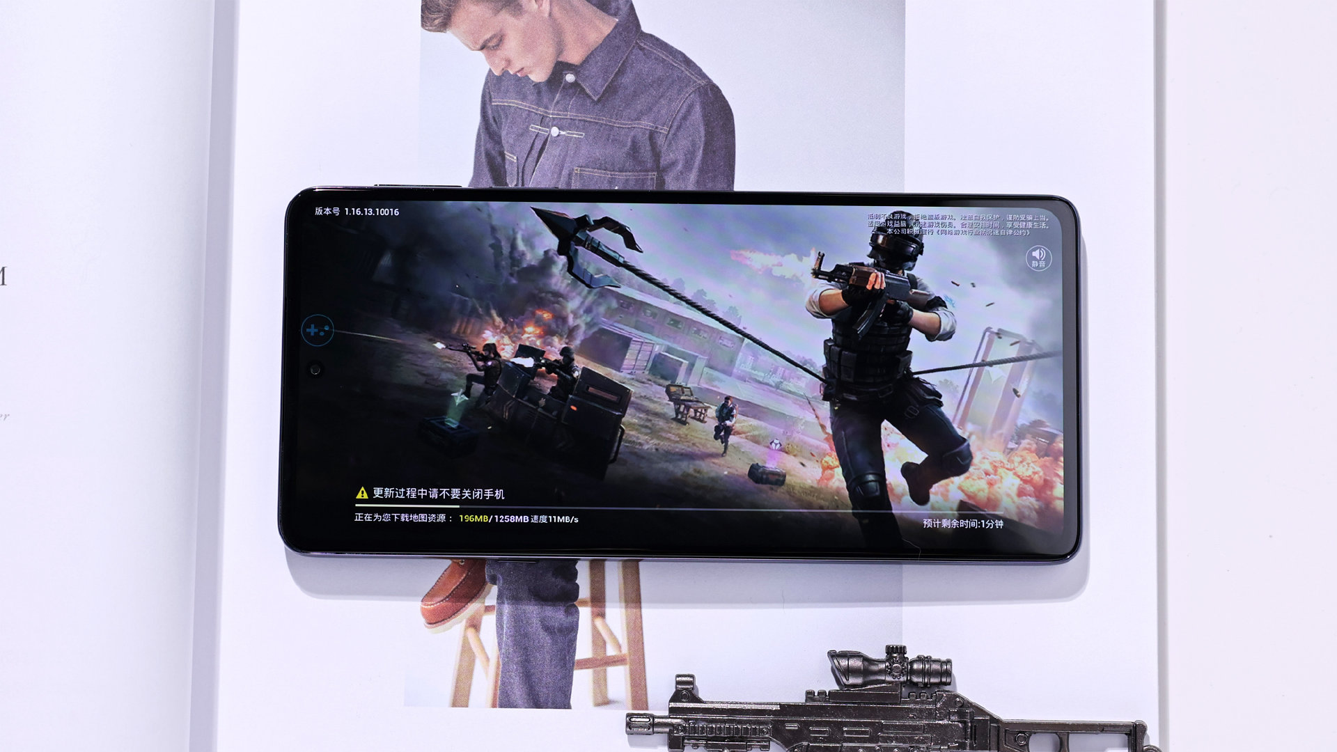 Sforum - Trang thông tin công nghệ mới nhất 62de8390ly4gx7v93s708j21hc0u00zy Trên tay Motorola Edge X30: Smartphone đầu tiên trên thế giới dùng chip Snapdragon 8 Gen 1, giá chỉ 11 triệu đồng 