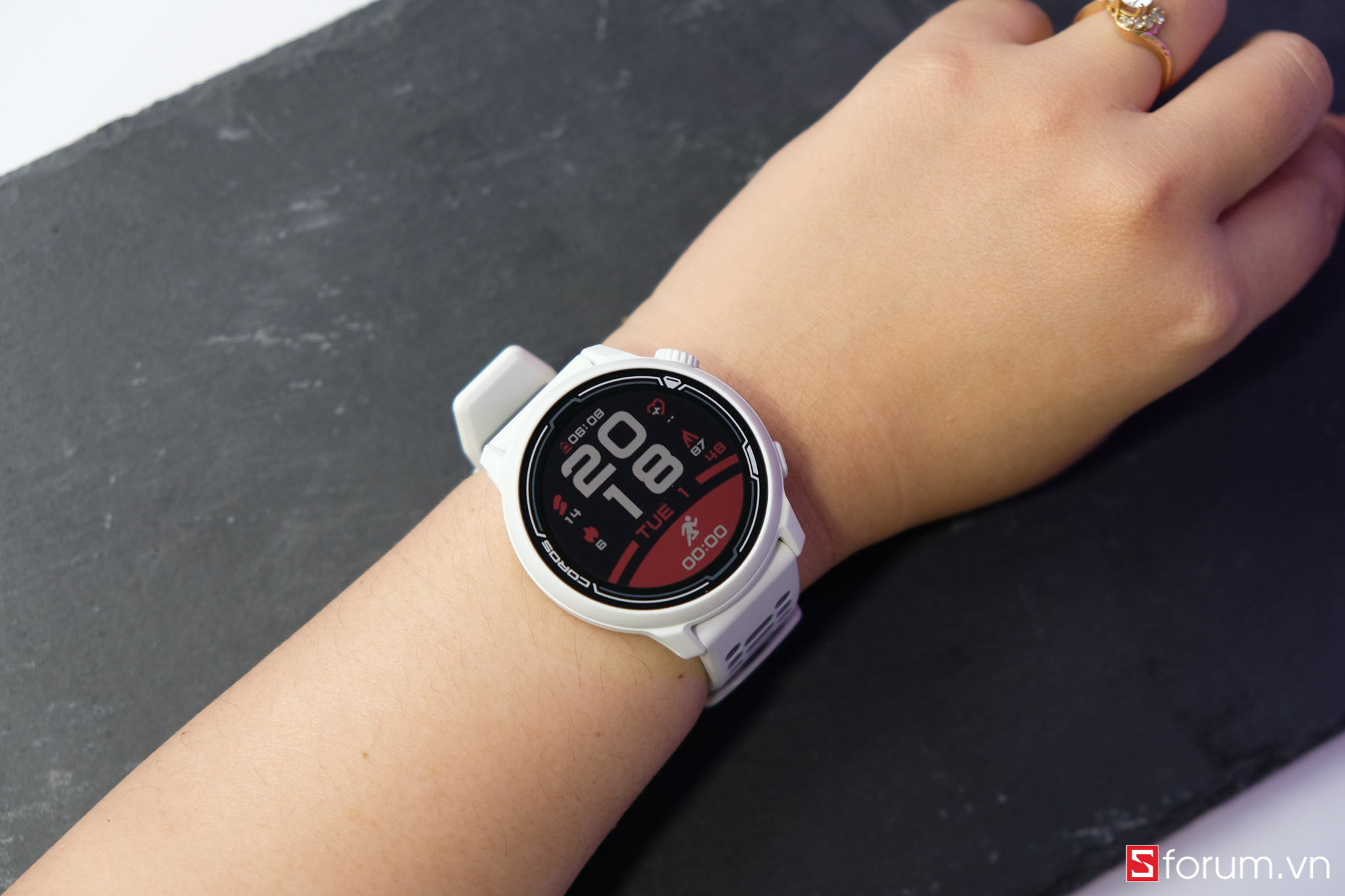 Trên tay COROS PACE 2 Đồng hồ GPS siêu nhẹ, pin trâu, chuyên dụng cho