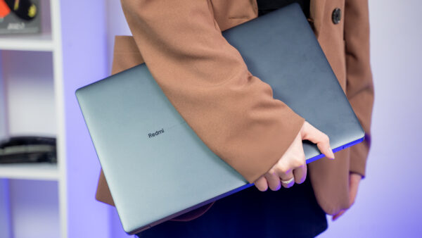 Trên tay RedmiBook 15: Laptop Xiaomi chính hãng đầu tiên tại Việt Nam có gì hay ho?