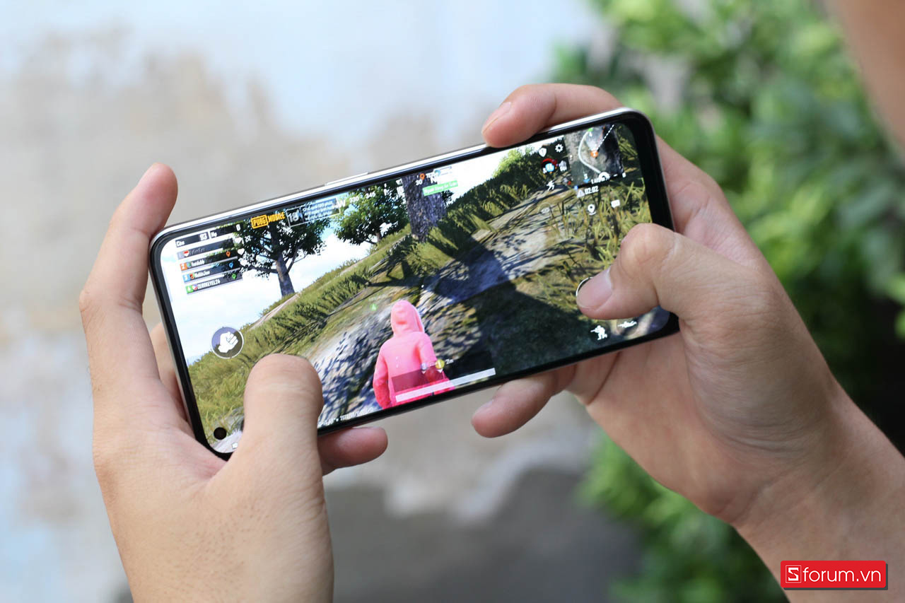 Cả OPPO Reno8 5G và Galaxy S23 FE đều cho trải nghiệm chơi game tốt