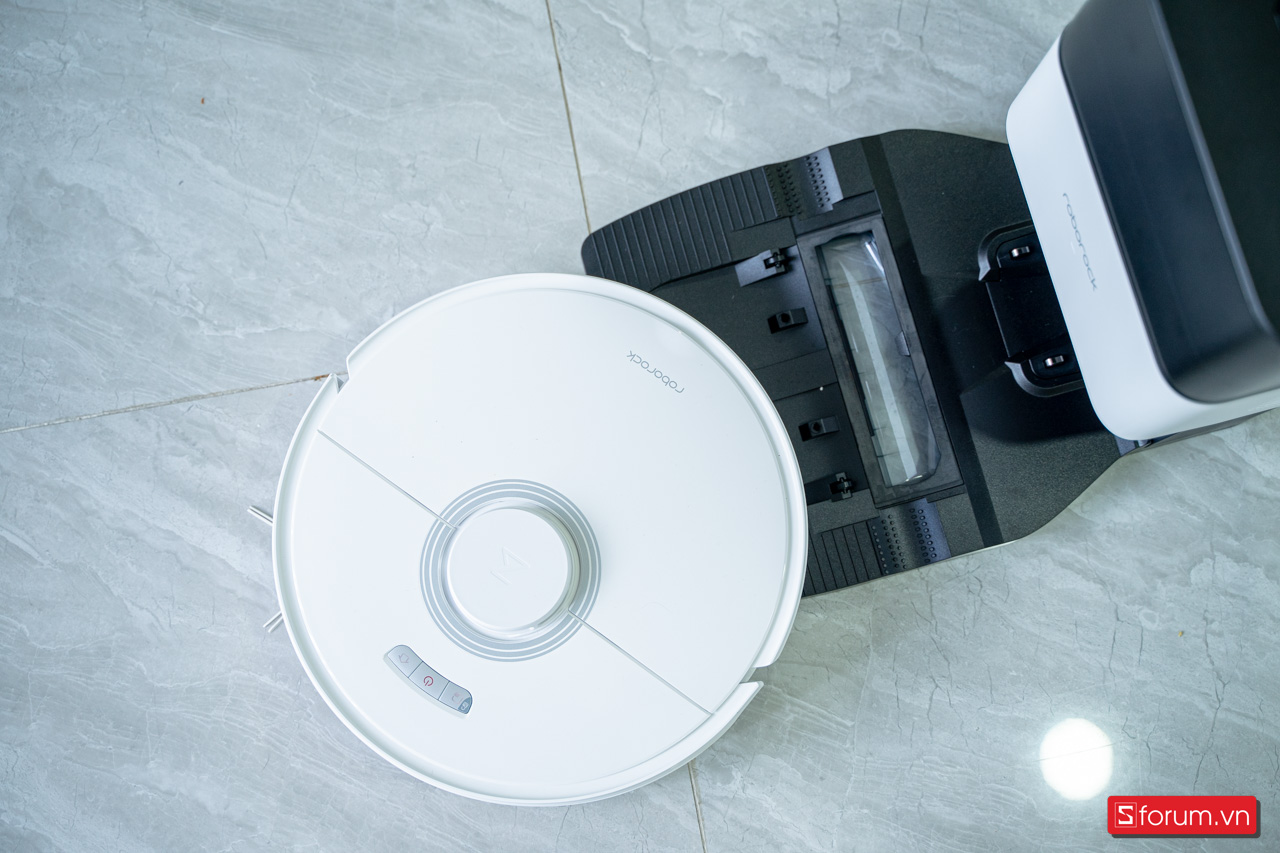 Trên tay Roborock Q7 Max Plus: Lực hút mạnh, lau nhà sạch, tự đổ rác ...