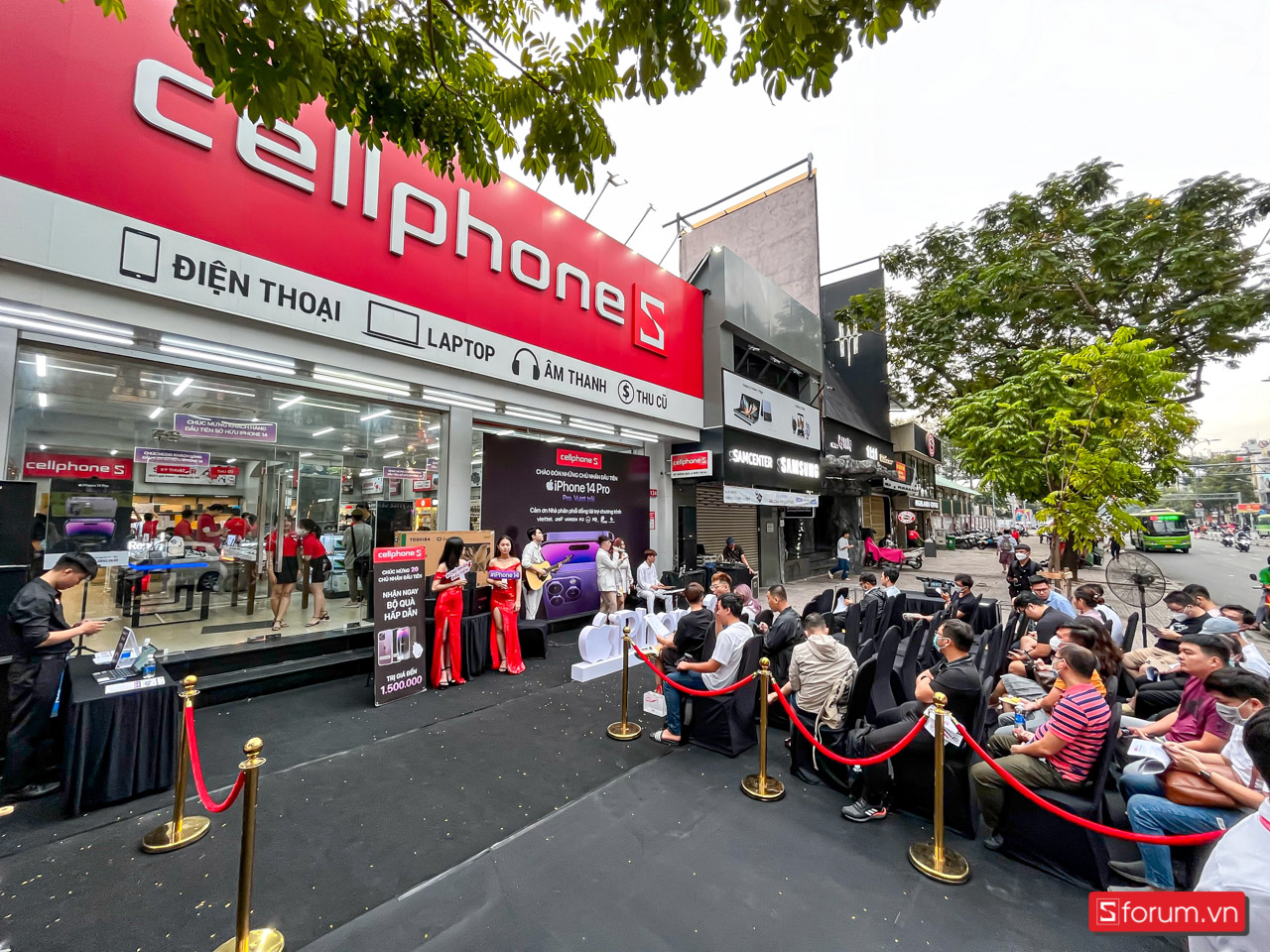 CellphoneS chính thức mở bán iPhone 14 series chính hãng, hơn 15,000 ...