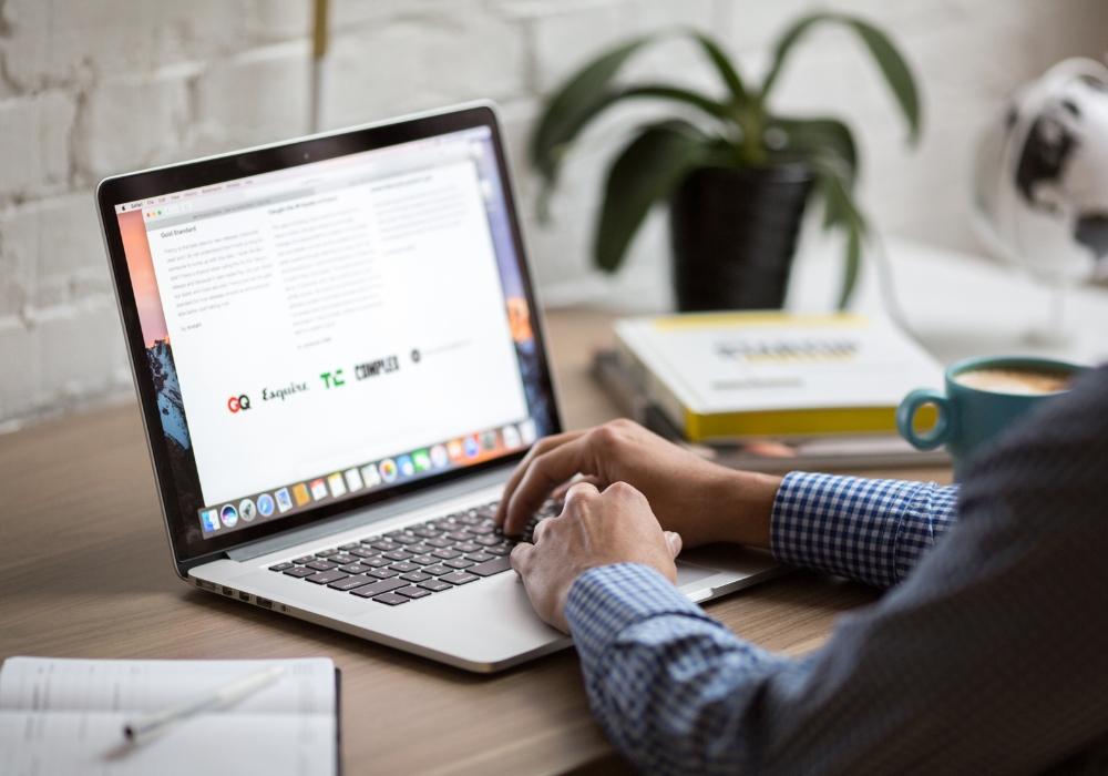 Chọn dung lượng pin laptop cho sinh viên marketing