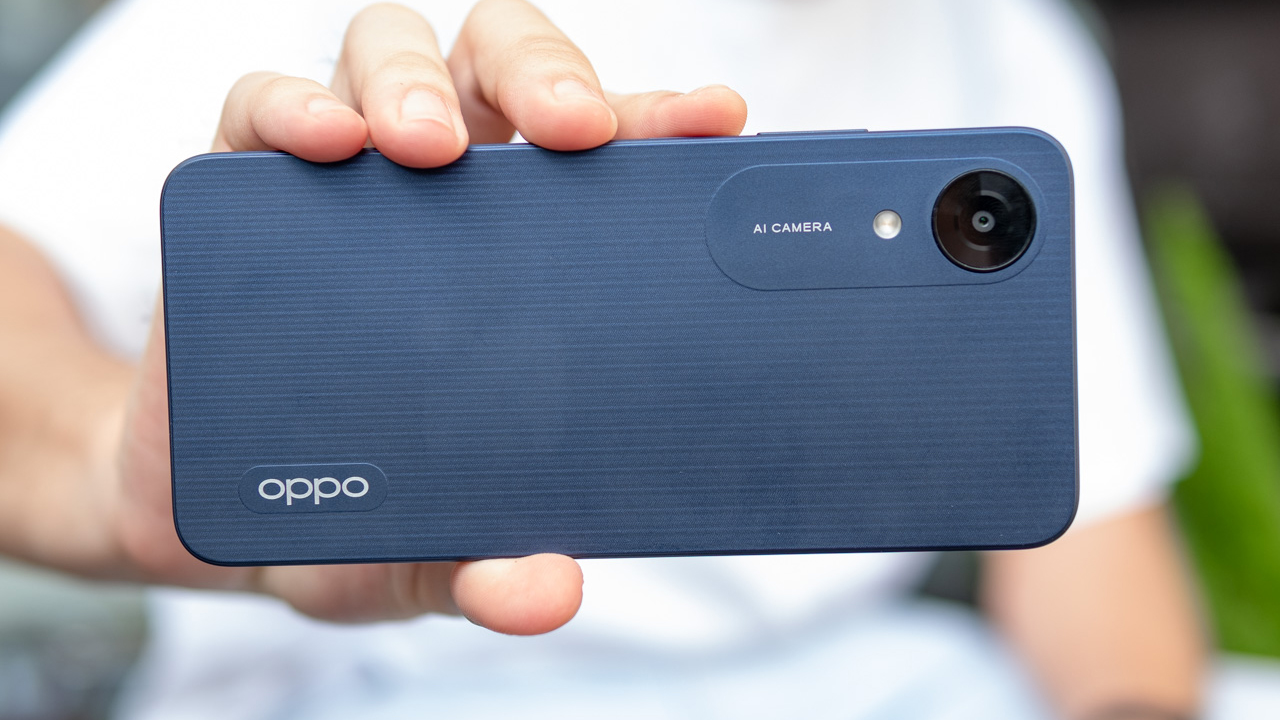 Trên tay OPPO A17K: Ngoại hình ấn tượng, cũng viền vuông vức như "ai kia",  giá 3.19 triệu | Sforum