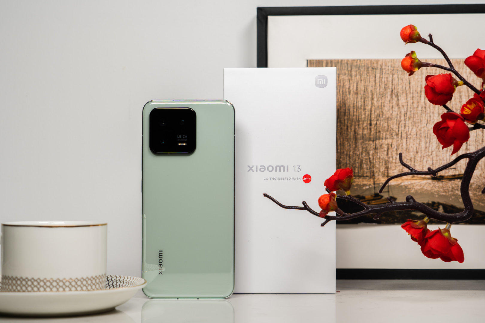 Ảnh thực tế Xiaomi 13: Thiết kế viền vuông, cũng có camera Leica ...