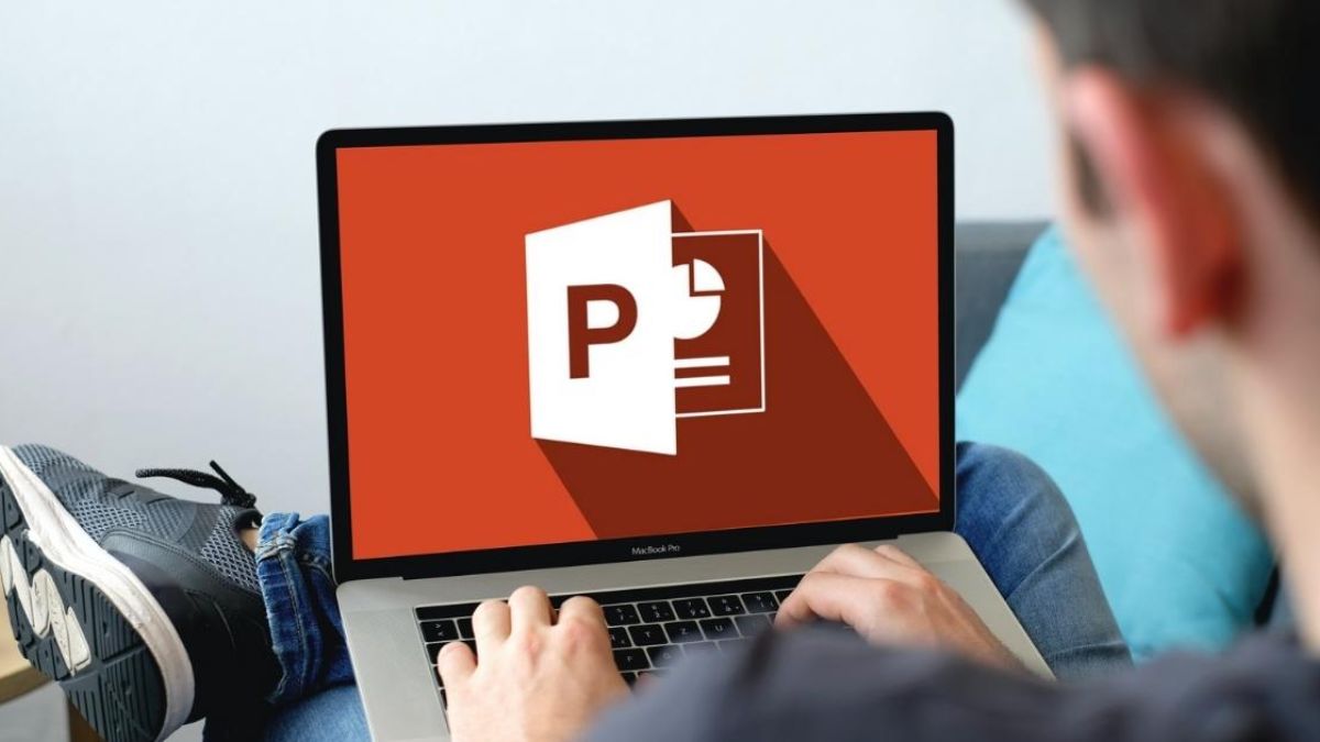 so sánh cách làm powerpoint trên điện thoại và máy tính