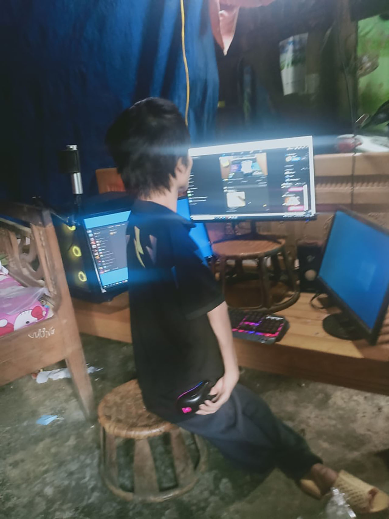 Góc "gaming" của Hoàng tại gia