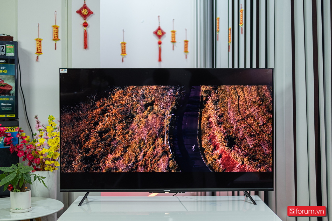 Trên tay TV Coocaa 55Y72 Màn hình 4K, 55 inch, cho phòng khách dịp Tết