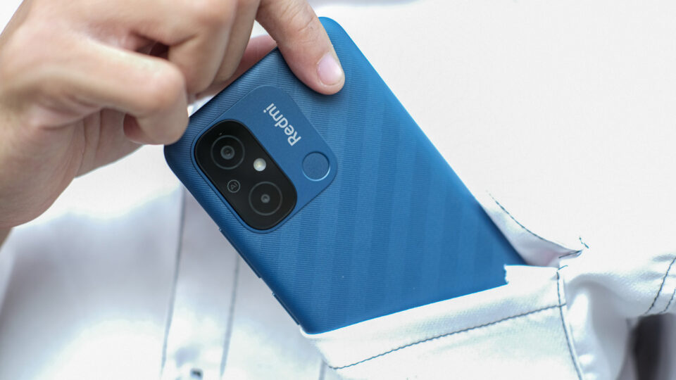 Trên tay Xiaomi Redmi 12C: Thiết kế bắt mắt, Helio G85, pin khoẻ 5000mAh,  giá 3.59 triệu đồng | Sforum