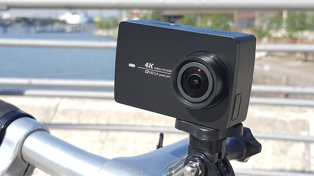Có nên mua camera hành trình giá dưới 2 triệu?