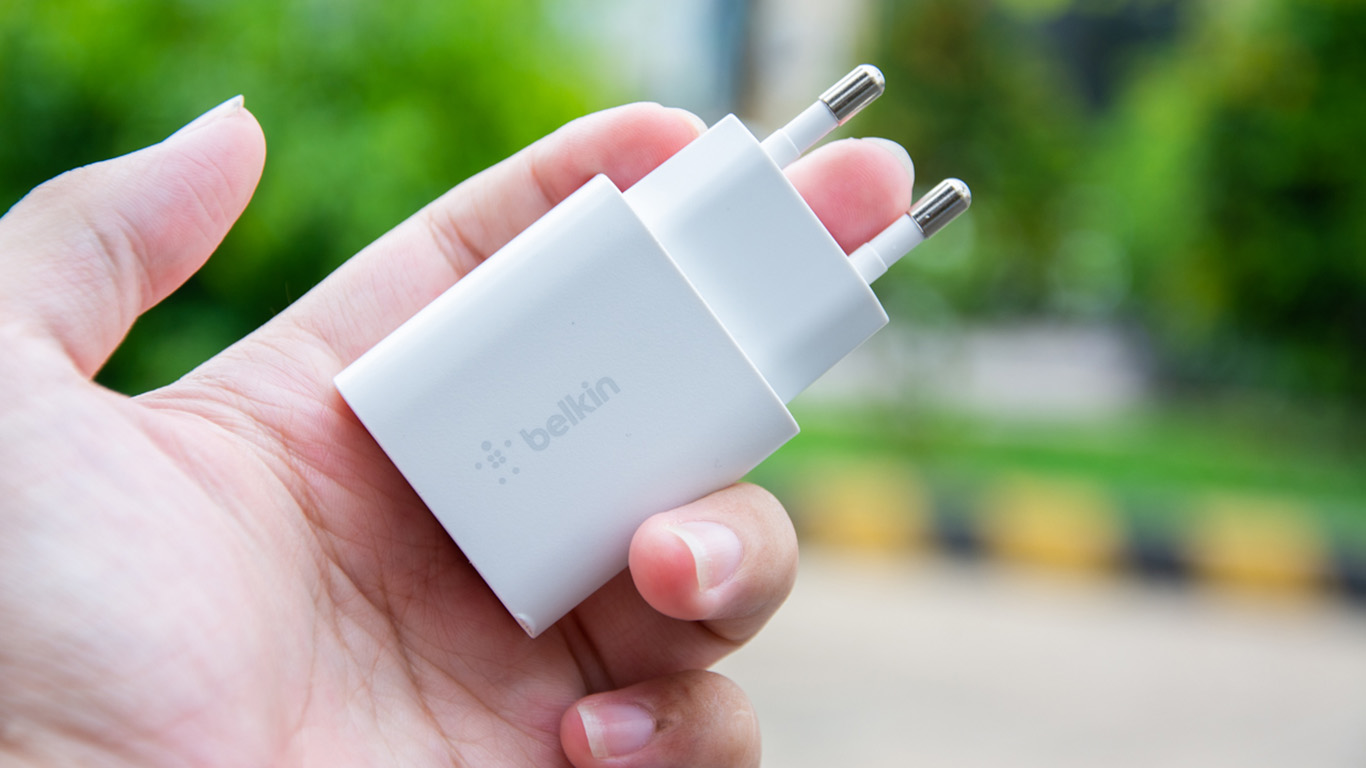 Trên tay củ sạc nhanh Belkin 25W