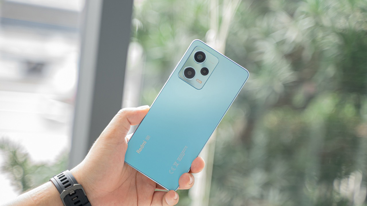 Top 4 smartphone “Pro” có thiết kế đẹp mắt, cấu hình mạnh mẽ, giá tầm trung