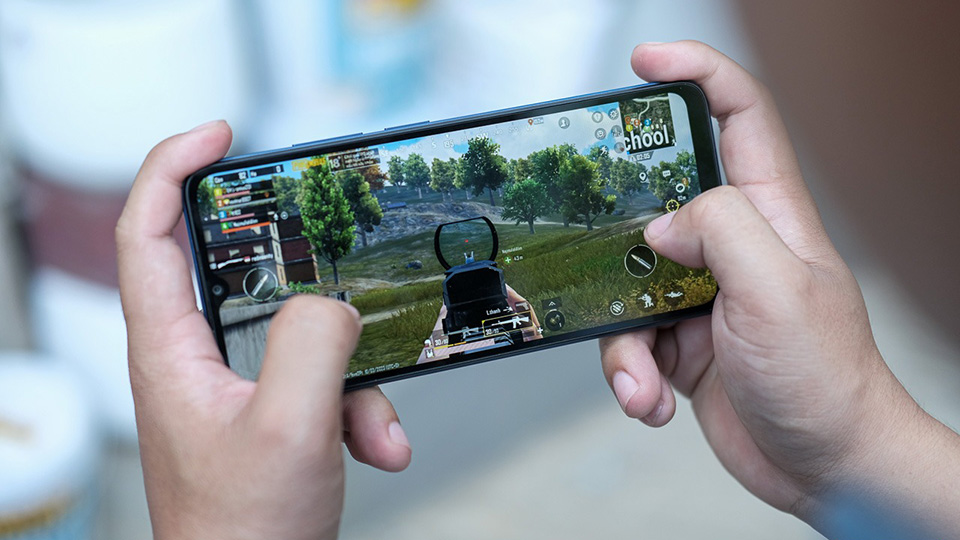 Có 3 triệu mua smartphone nào có màn hình lớn, pin khủng để xem phim ...