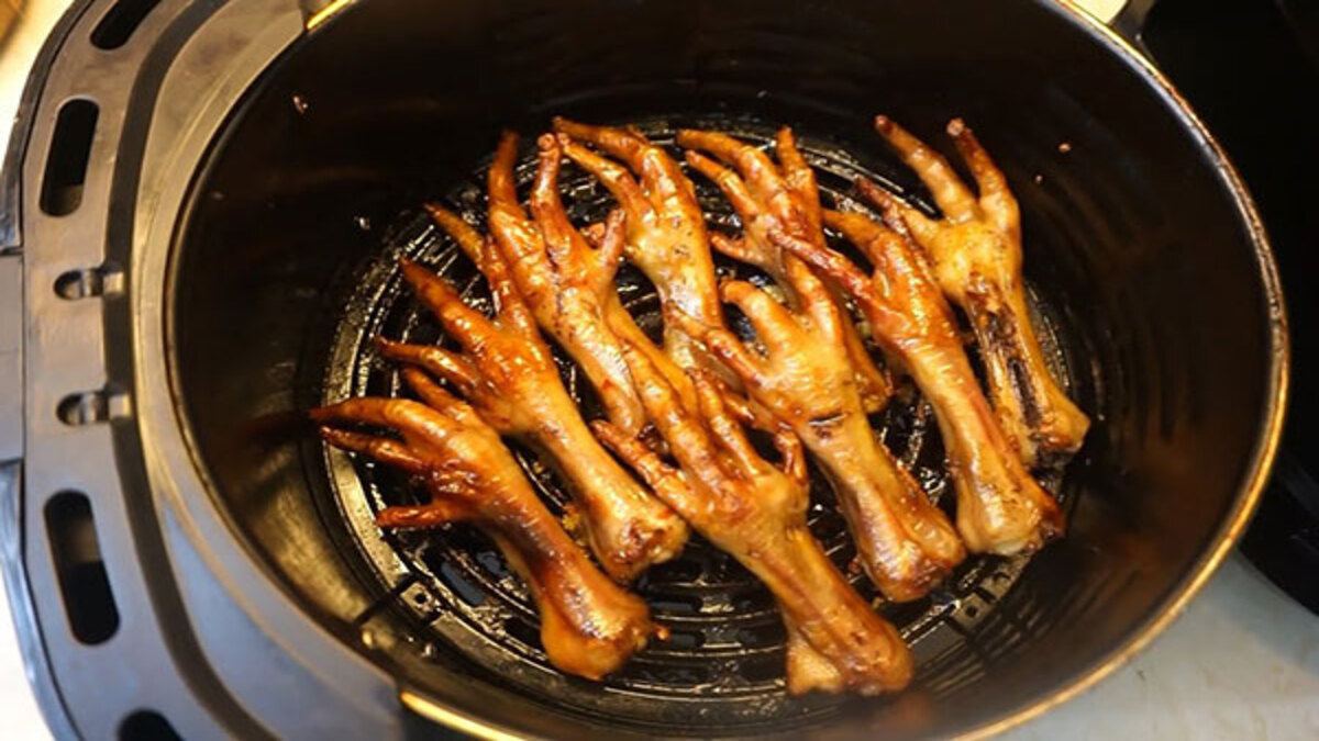 Hướng dẫn 2 cách nướng chân gà ngon hơn bằng nồi chiên không dầu