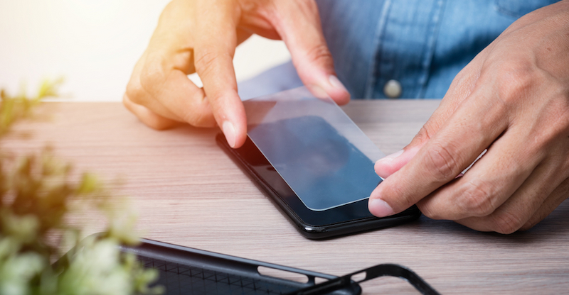 Cách dán cường lực cho dế yêu tại nhà không chỉ không để lại bọt khí, mà còn đảm bảo hiệu quả hơn