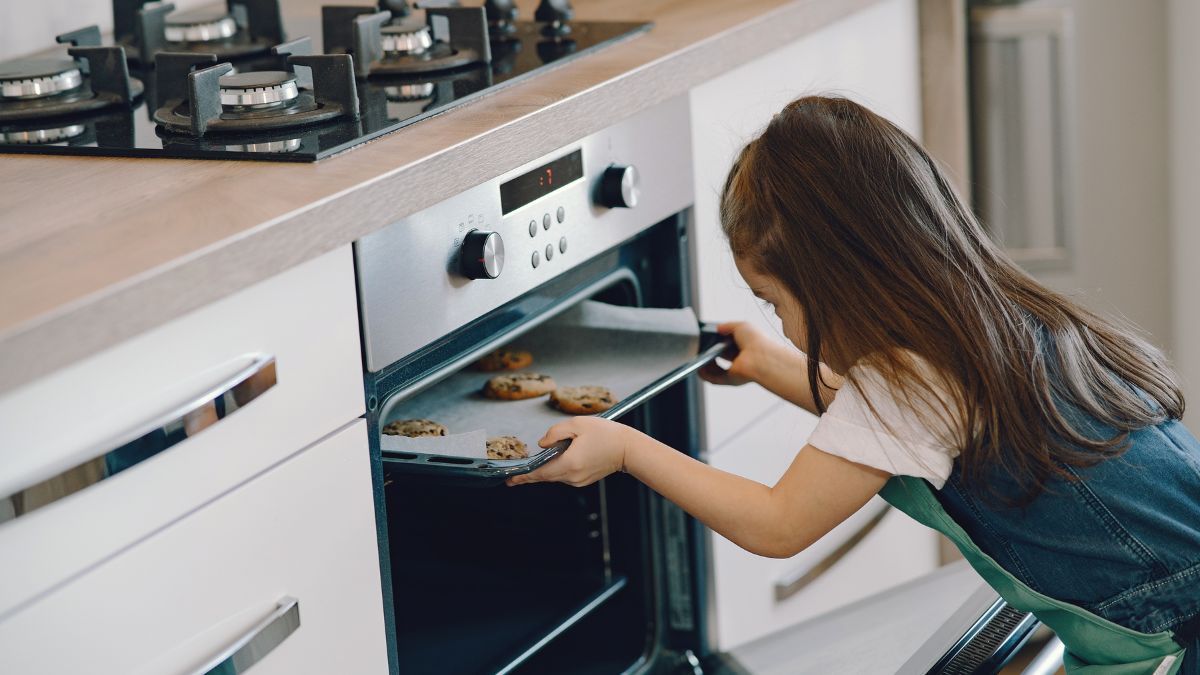 Lò nướng và nồi chiên không dầu: Cuộc đấu trí nghẹt thở giữa hai công nghệ nấu ăn