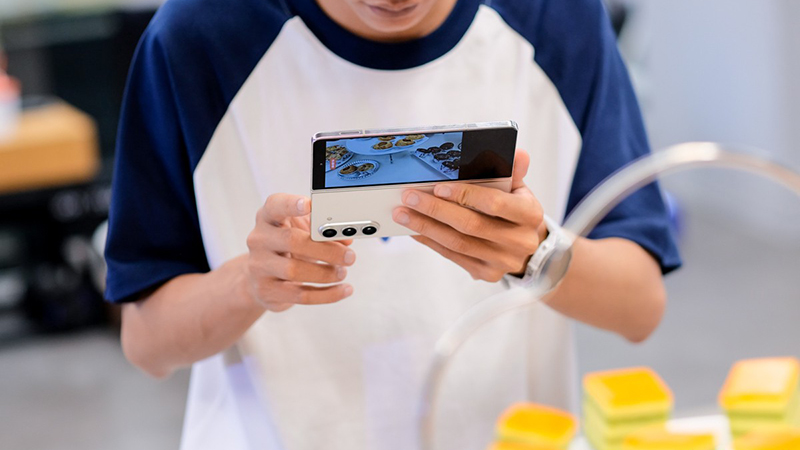 Gập không kẽ hở nhưng vẫn chống nước, Samsung đã làm điều đó như thế nào?