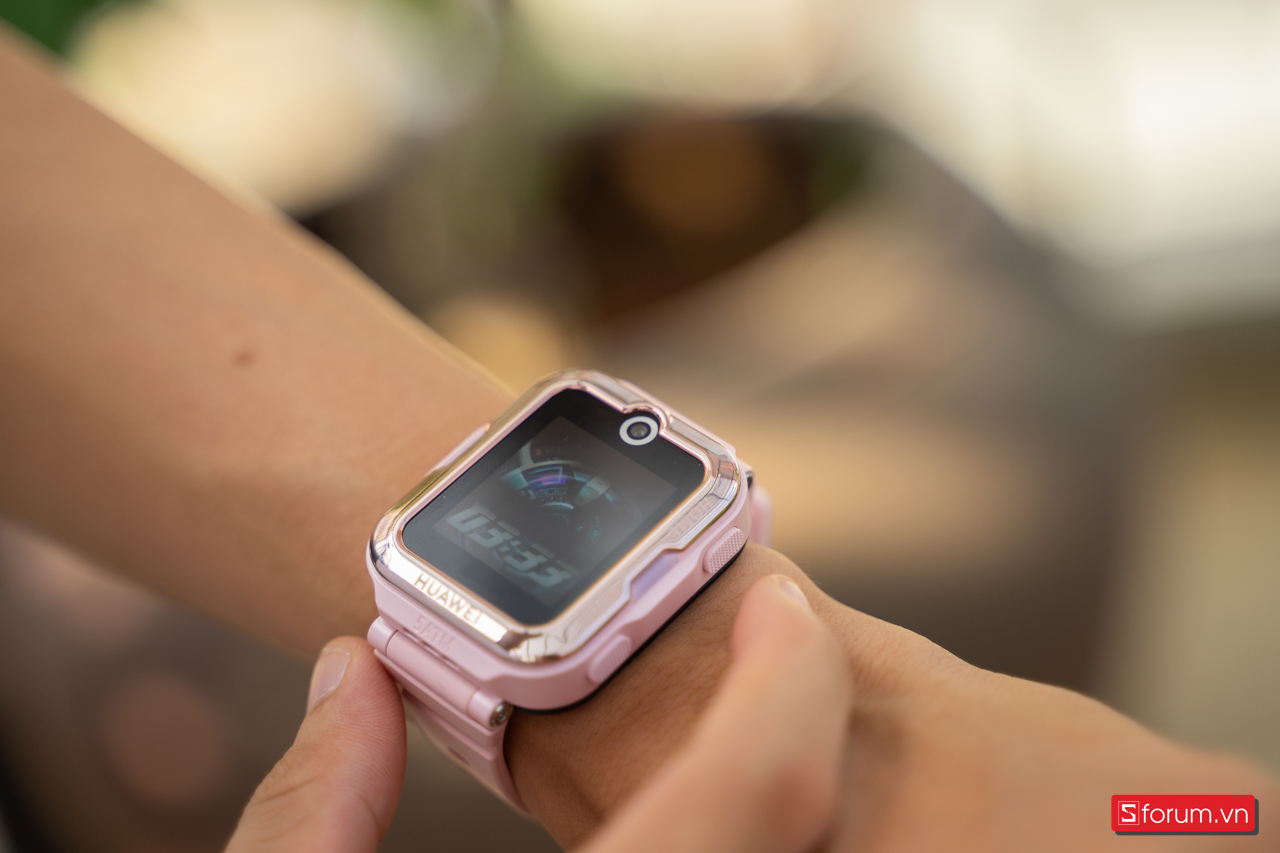 Đây là chiếc smartwatch giúp bạn an tâm khi con đi học, định vị GPS mọi ...