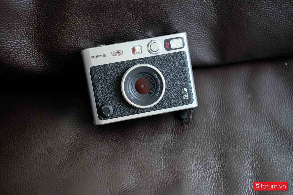 Trên tay Fujifilm Instax Mini Evo: Ai mê style vintage hay retro sẽ ...