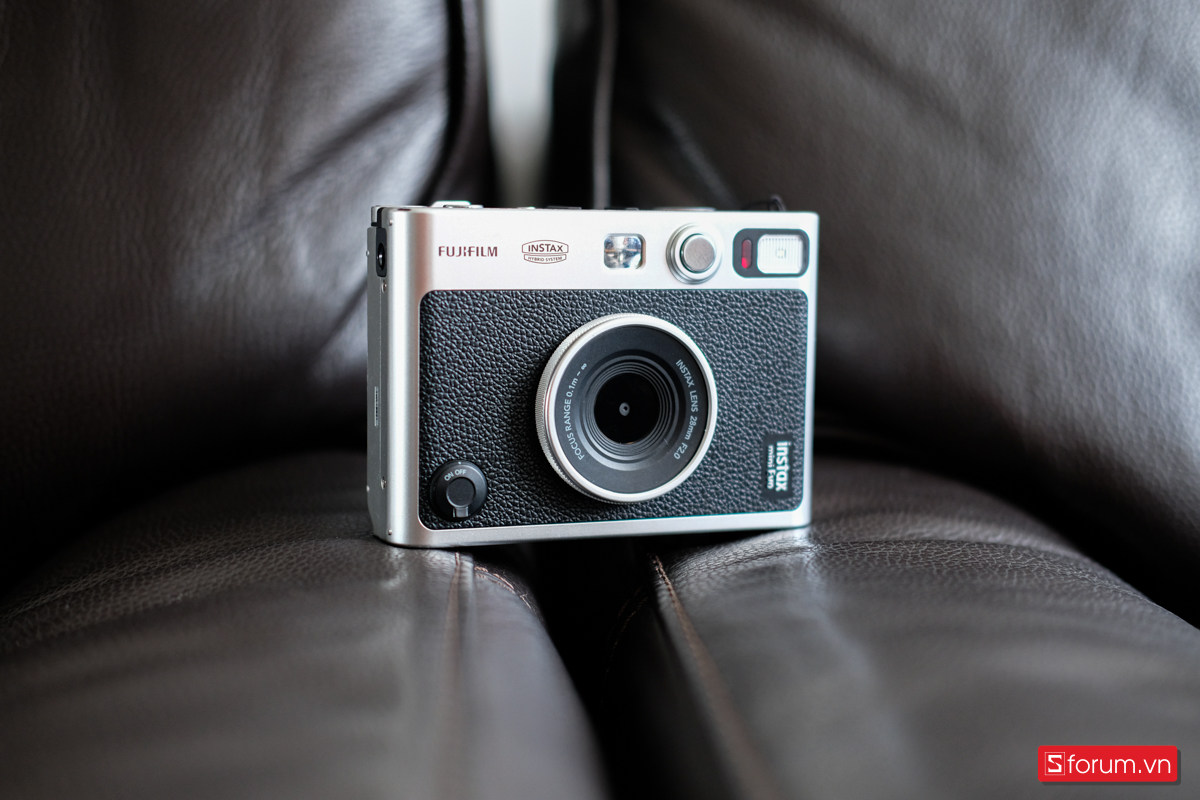 Trên tay Fujifilm Instax Mini Evo: Ai mê style vintage hay retro sẽ ...