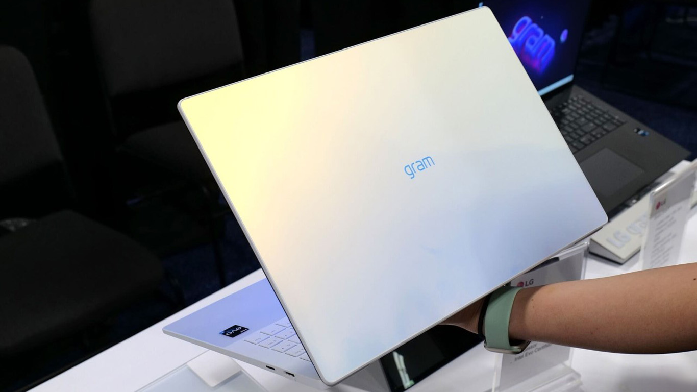 Điểm mặt 3 laptop mỏng nhẹ cho dân văn phòng, cày KPI mà không còng lưng