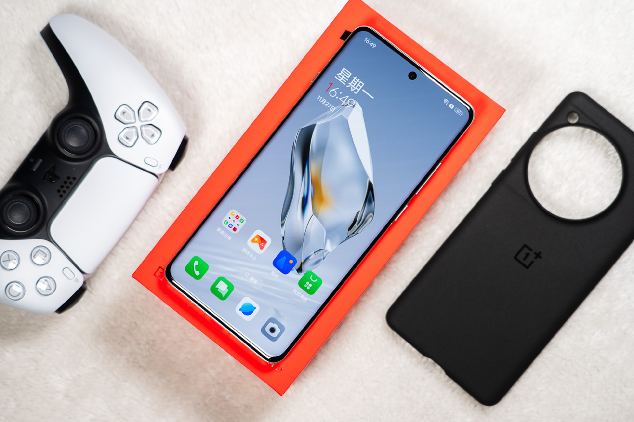 OnePlus 12 sử dụng phần mềm OxygenOS UI