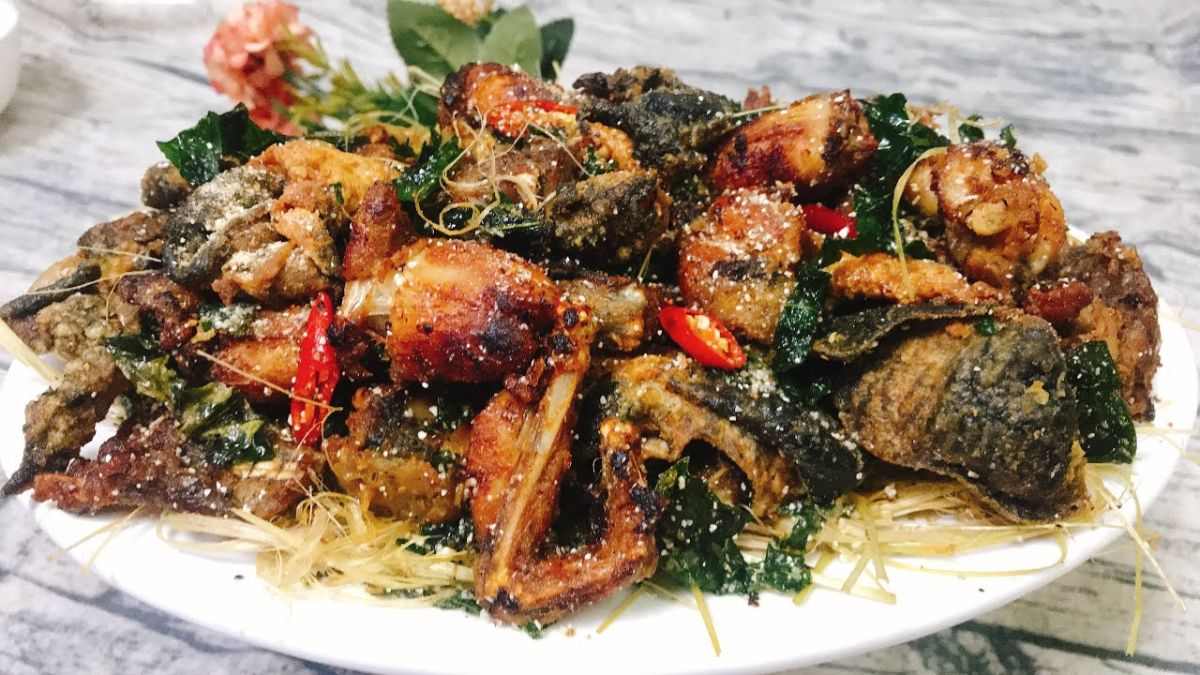 Cách làm ếch rang muối lá lốt thơm ngon giòn rụm