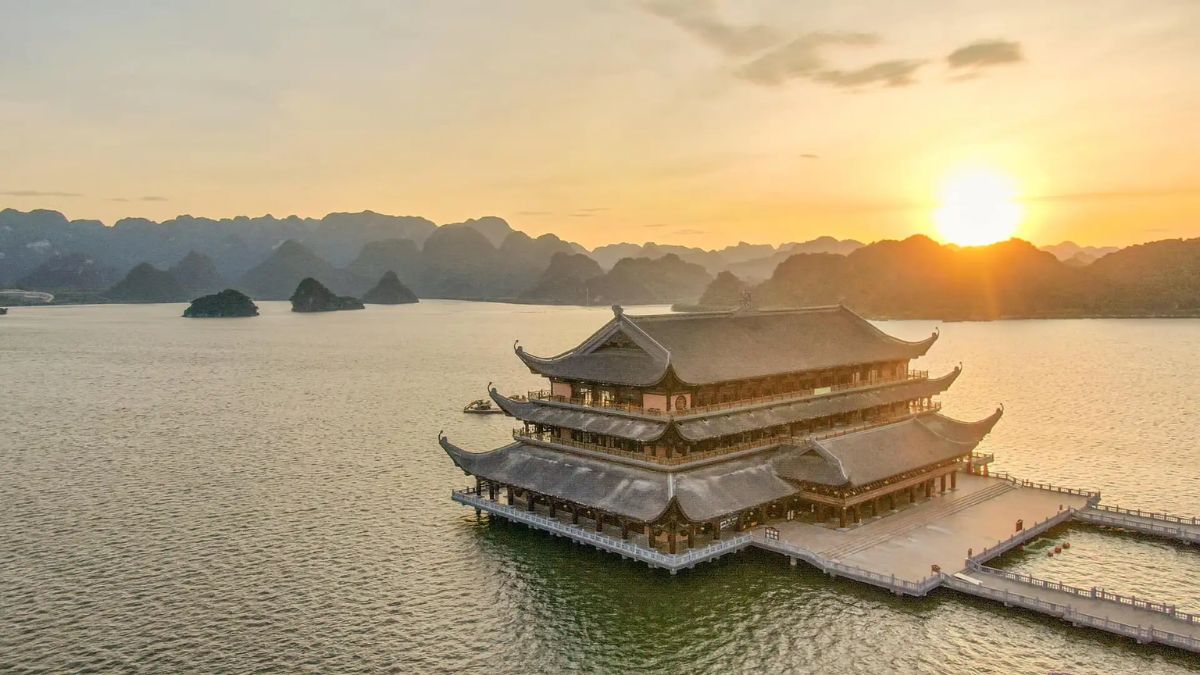 Khu du lịch Tam Chúc là một trong các địa điểm du lịch đẹp gần Hà Nội