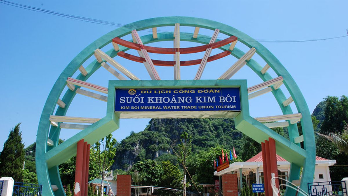 Suối nước nóng Kim Bôi 