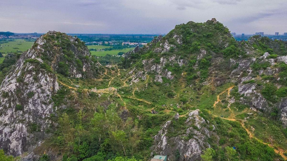 Núi Trầm là địa điểm du lịch gần Hà Nội hoang sơ