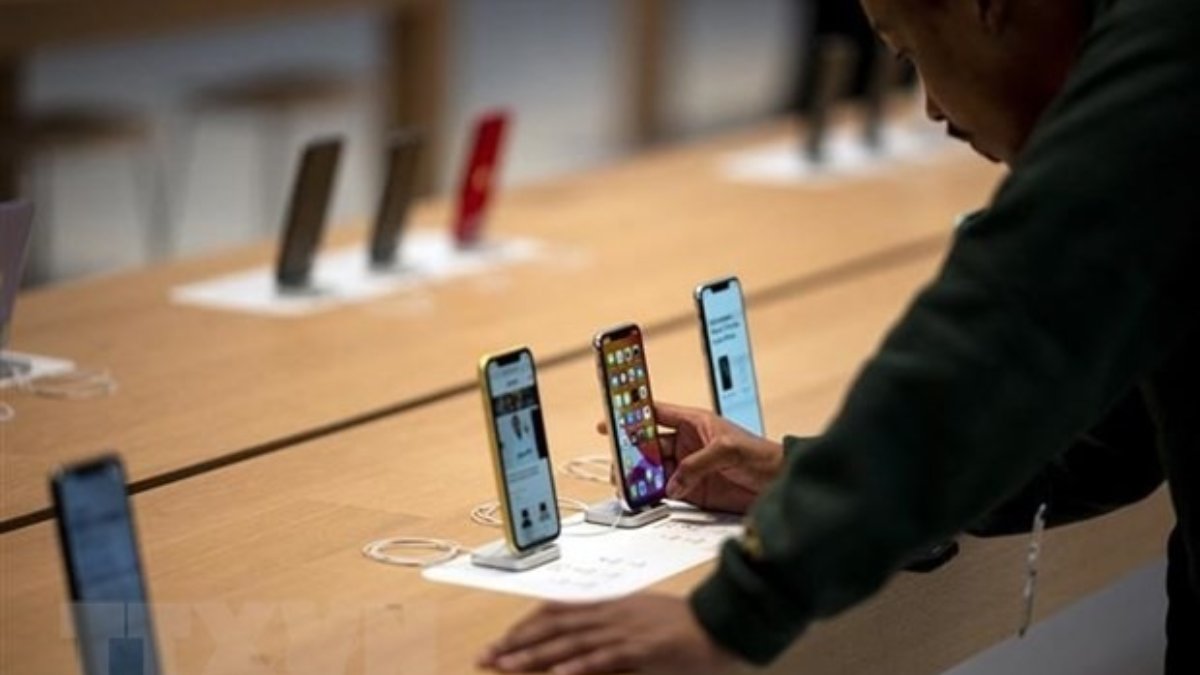 iPhone của Apple đánh bại các đối thủ Android về doanh số