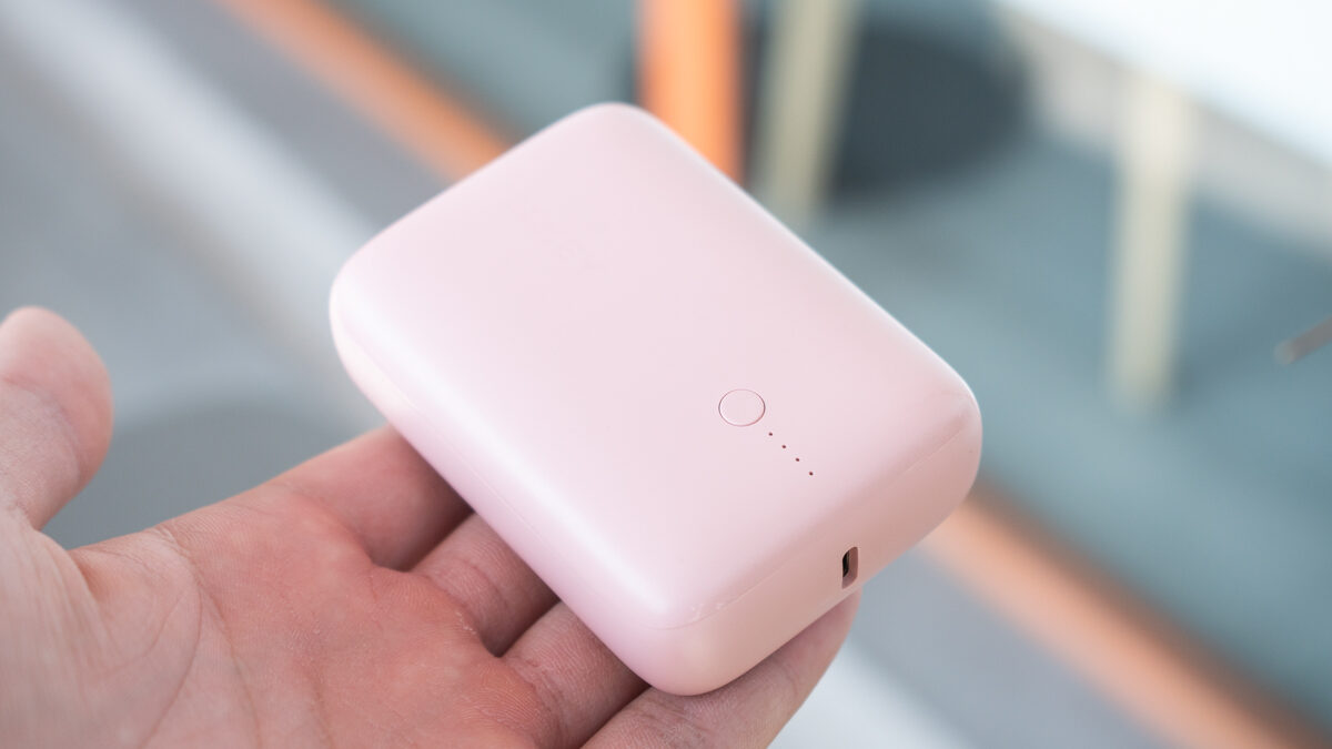 Trên tay pin dự phòng Aukey Basix Mini: Thiết kế nhỏ gọn, nhiều màu sắc đẹp, sạc nhanh, giá chỉ 480,000 đồng